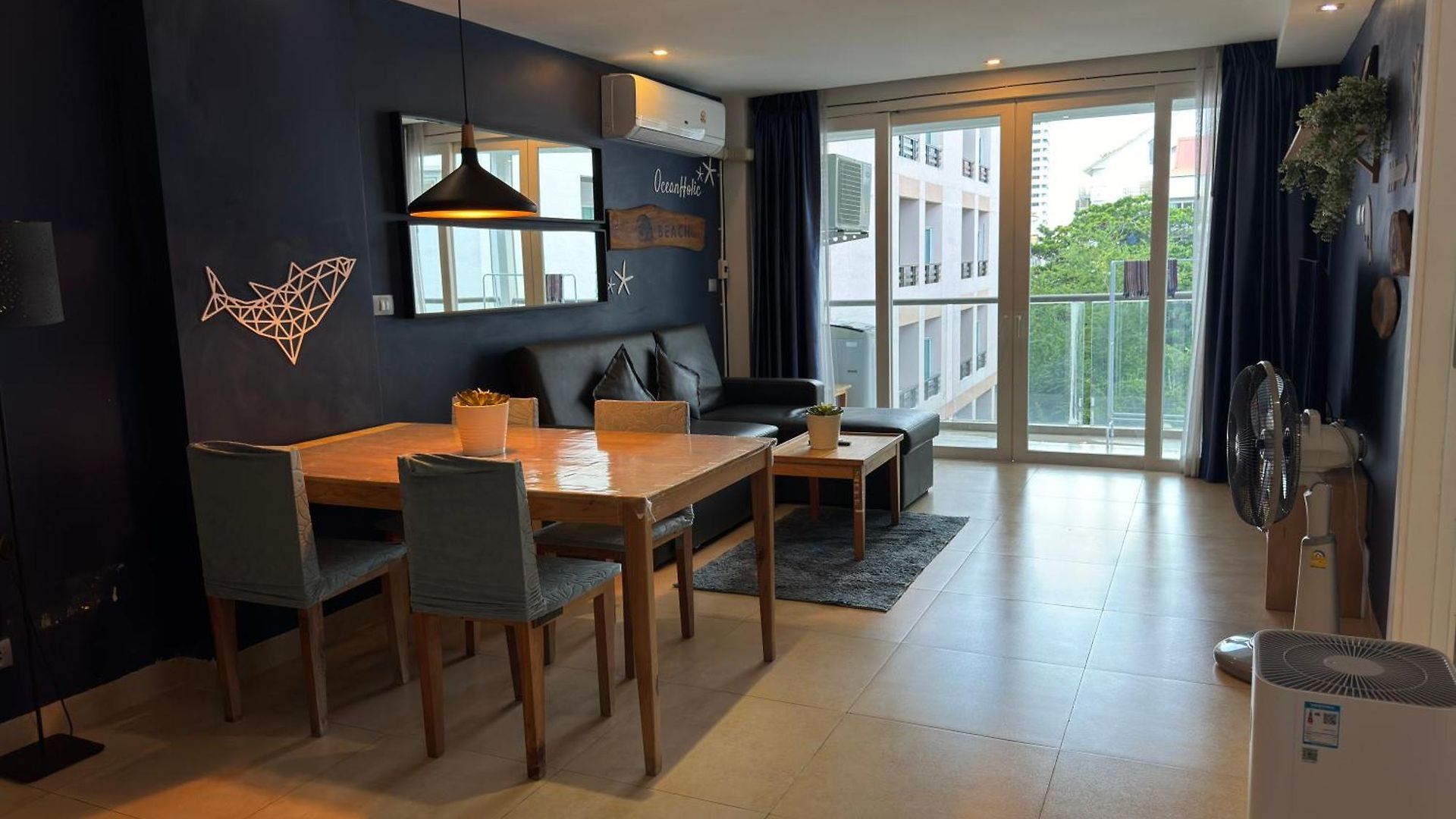 Centara Avenue 2br Smart Tv Wifi อพาร์ทเม้น