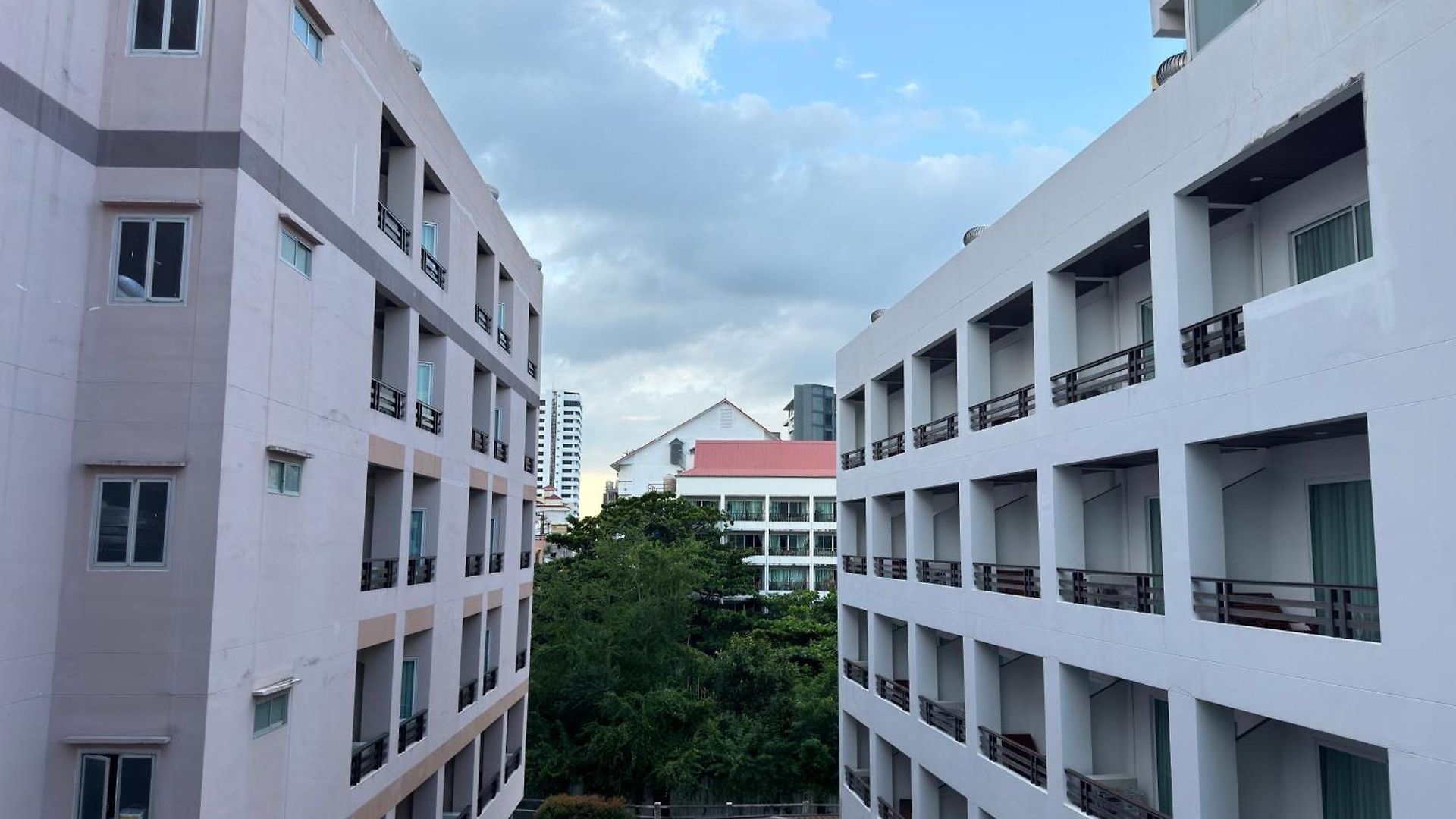 Centara Avenue 2br Smart Tv Wifi Pattaya
