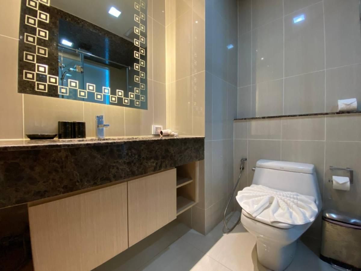 The Palm Wongamat X Monthstayz Thailand อพาร์ทเม้น