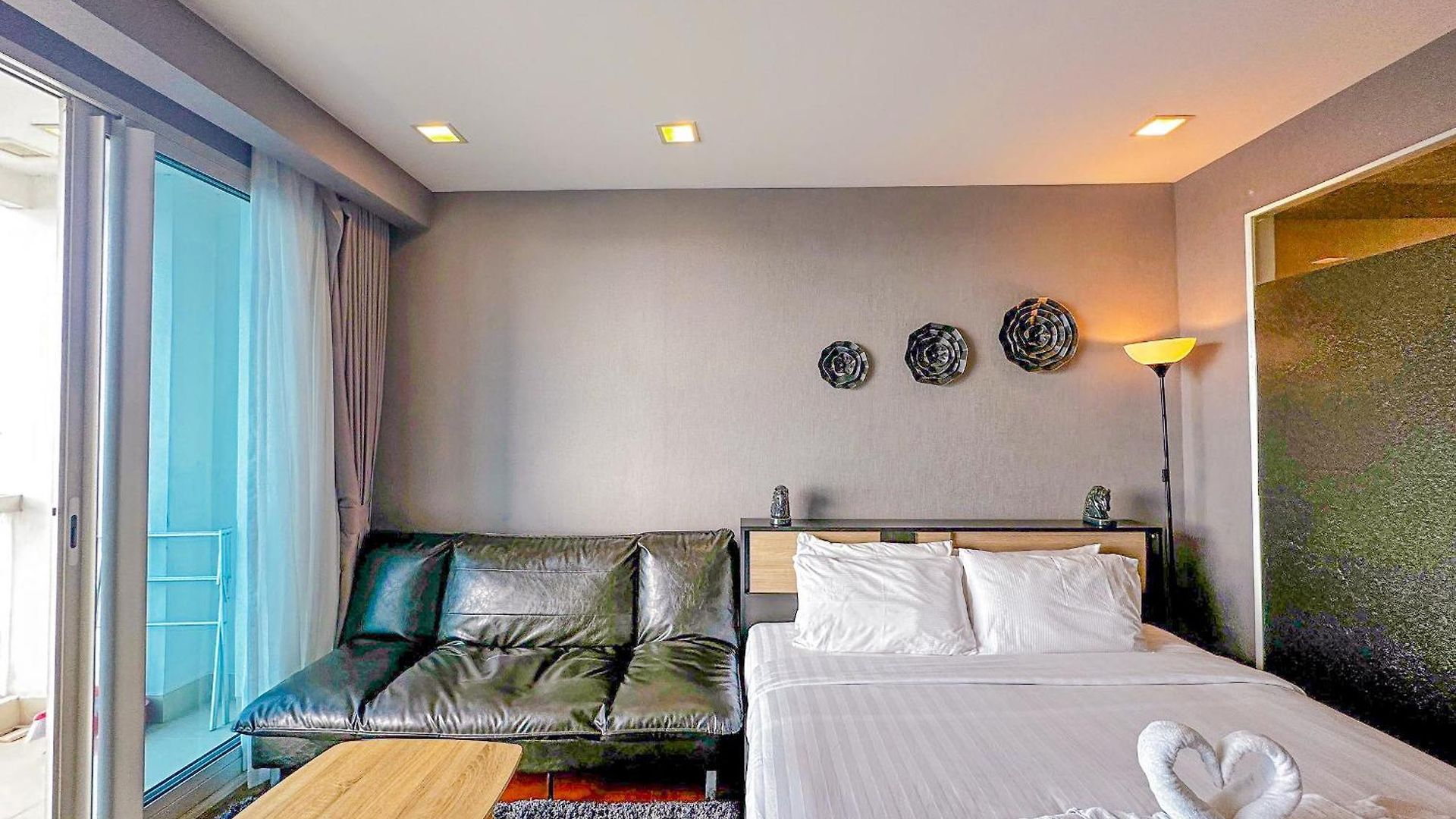 อพาร์ทเม้น The Palm Wongamat X Monthstayz Thailand *