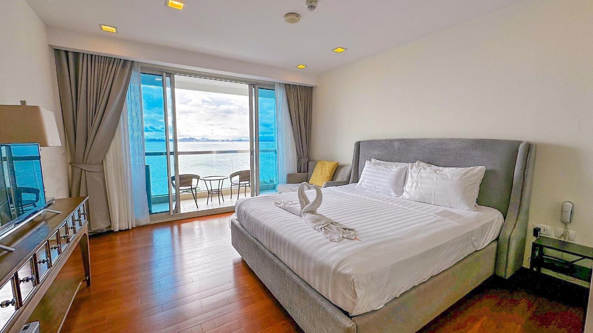 The Palm Wongamat X Monthstayz Thailand อพาร์ทเม้น *