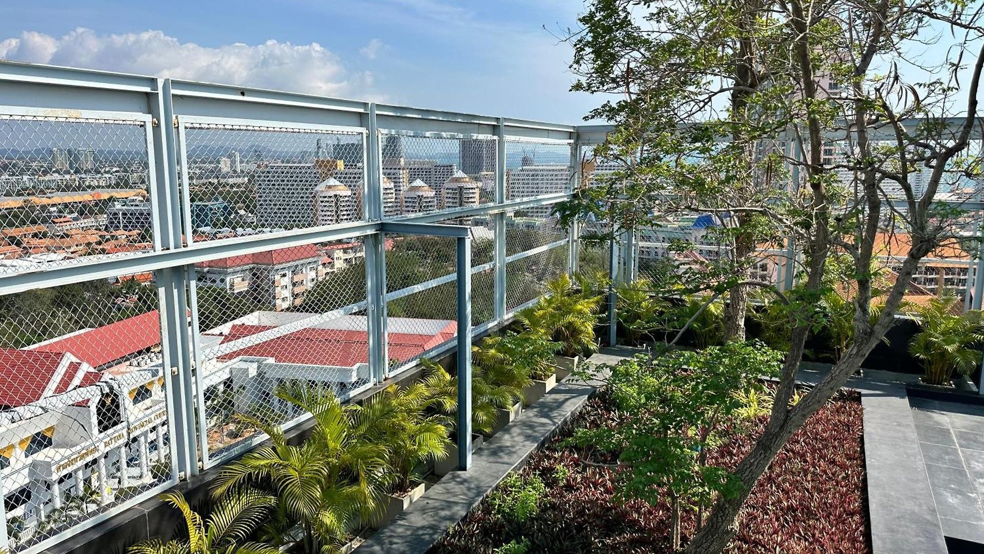 อพาร์ทเม้น Jomtien Treetops Pattaya