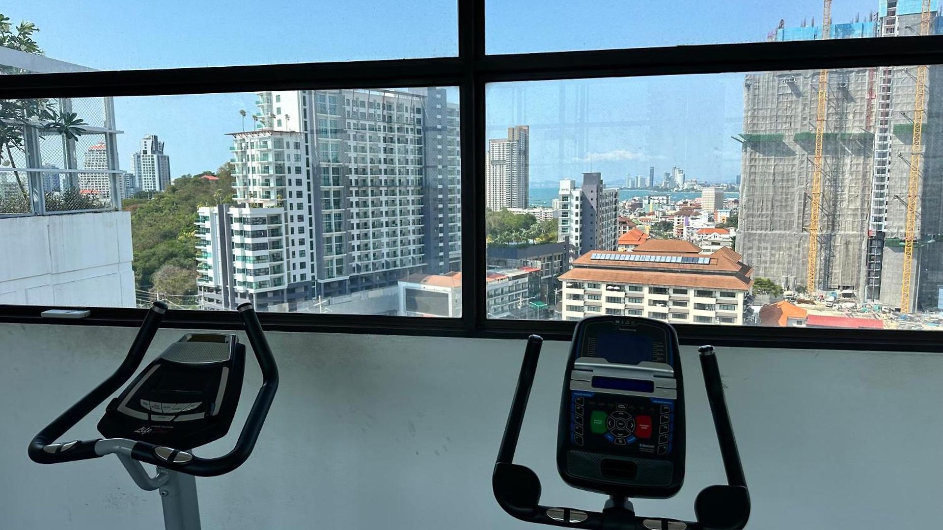 อพาร์ทเม้น Jomtien Treetops