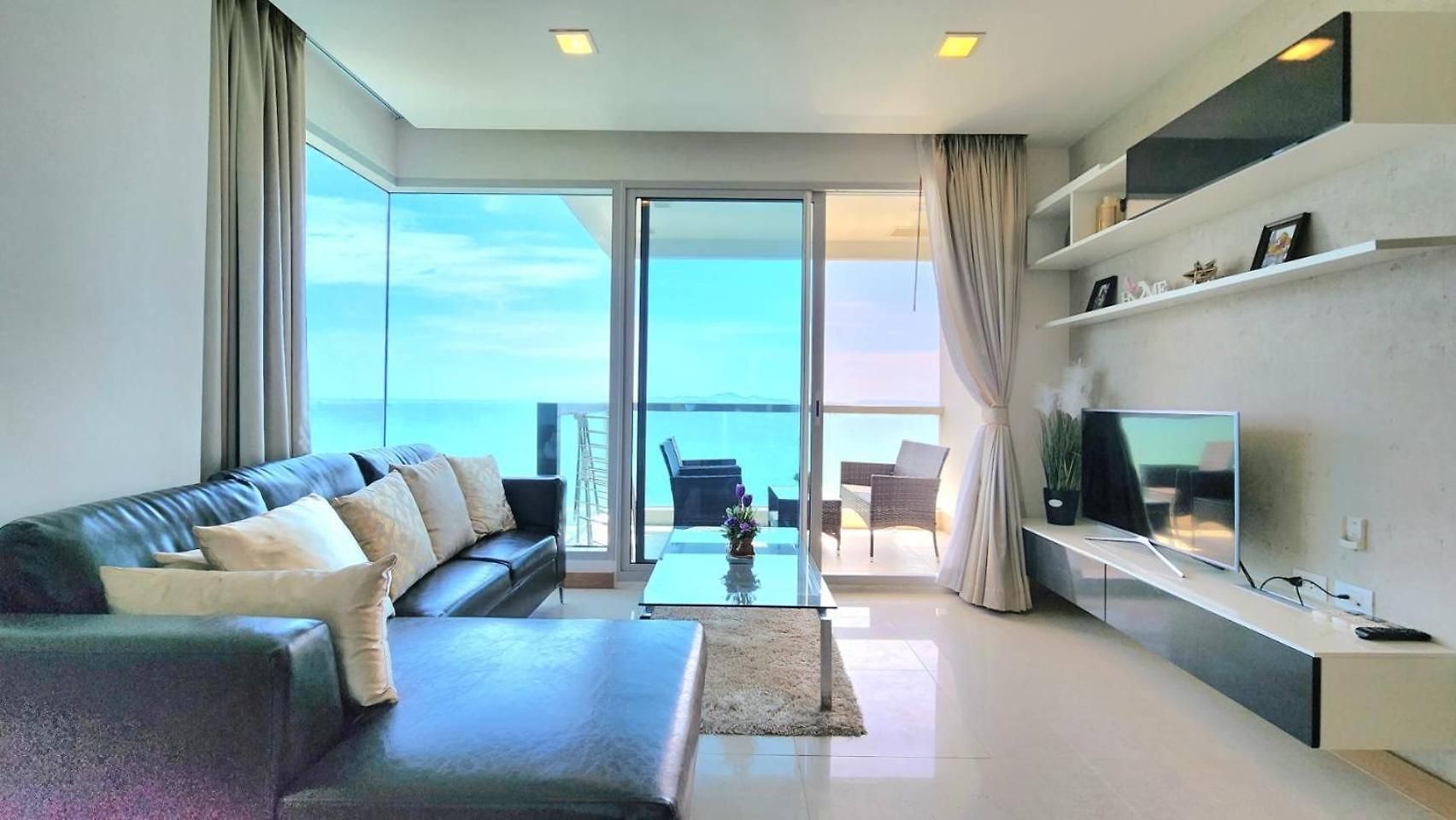 The Palm Wongamat X Monthstayz Thailand อพาร์ทเม้น