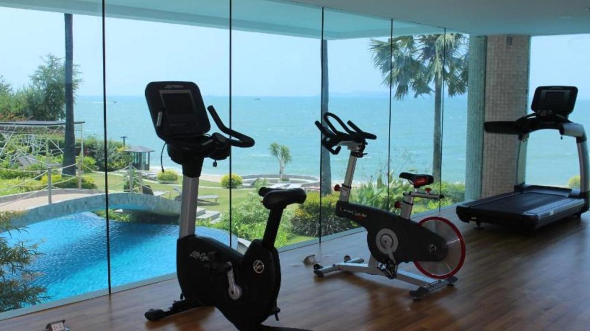The Palm Wongamat X Monthstayz Thailand อพาร์ทเม้น