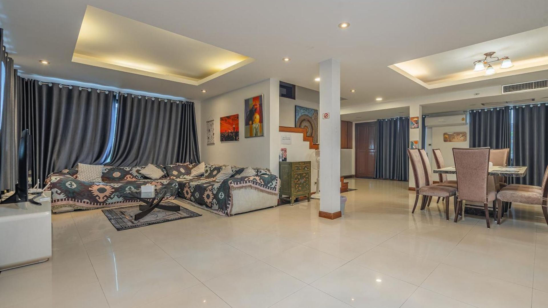 Thai 3b Near Hollywood * Pattaya