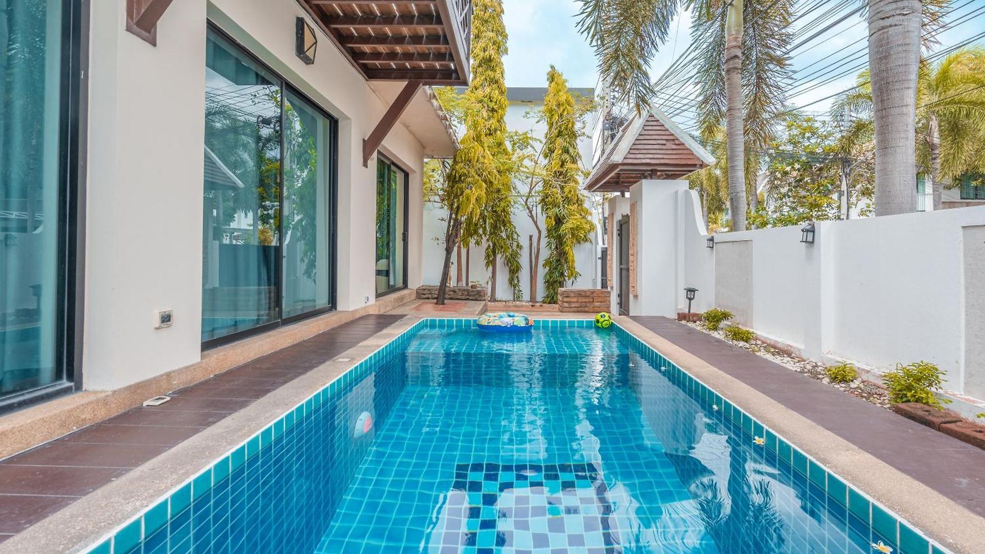 วิลล่า Thai 3b Near Hollywood Pattaya