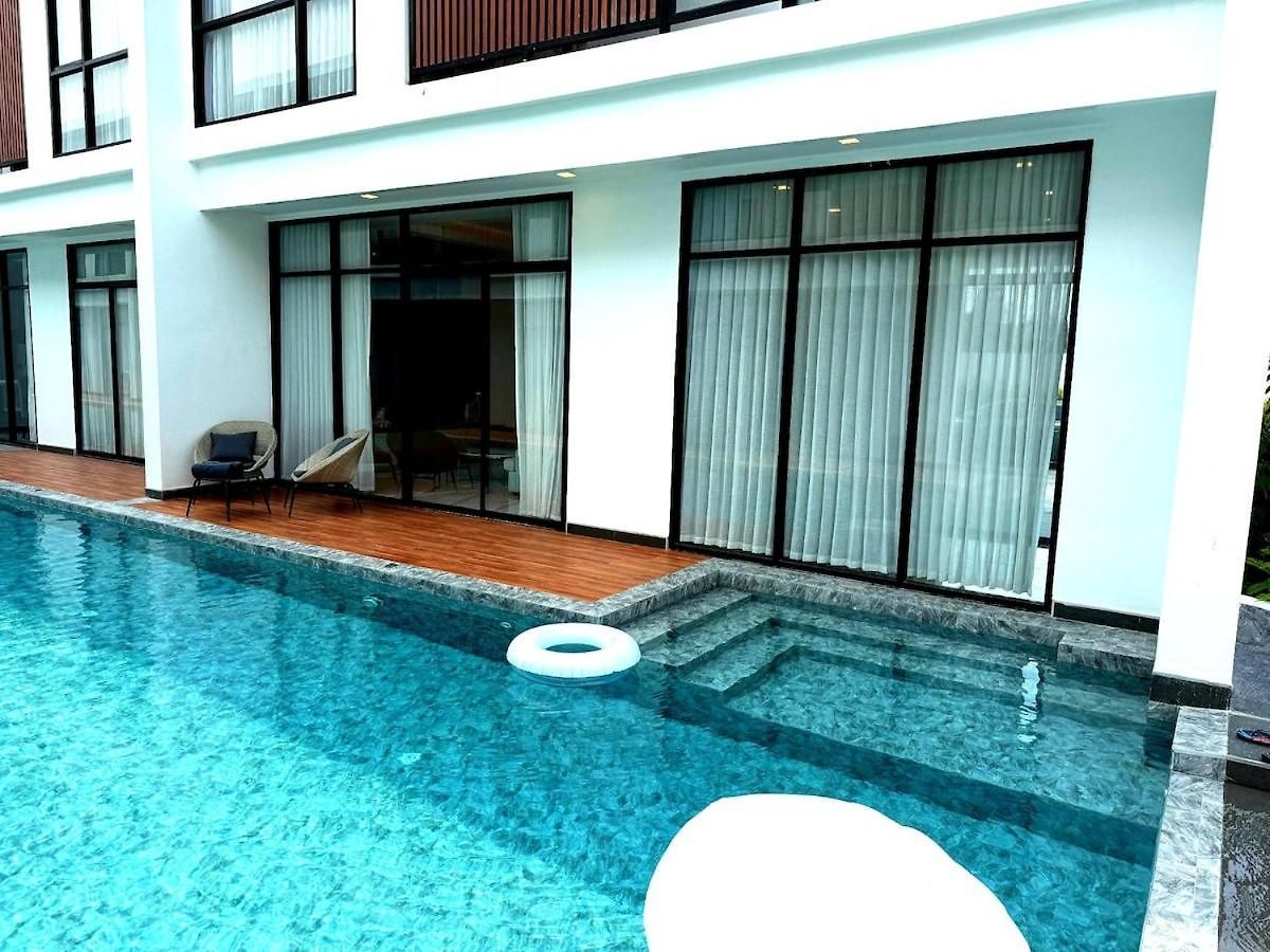 Unique Style 3 Bedroom With Mega Pool Pattaya