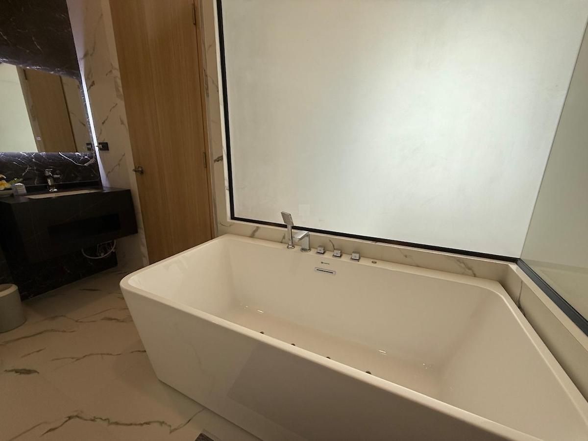 Unique Style 3 Bedroom With Mega Pool วิลล่า Pattaya