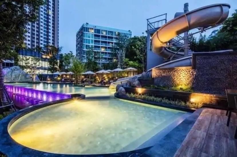 Unix Near Walking Street Sea View อพาร์ทเม้น