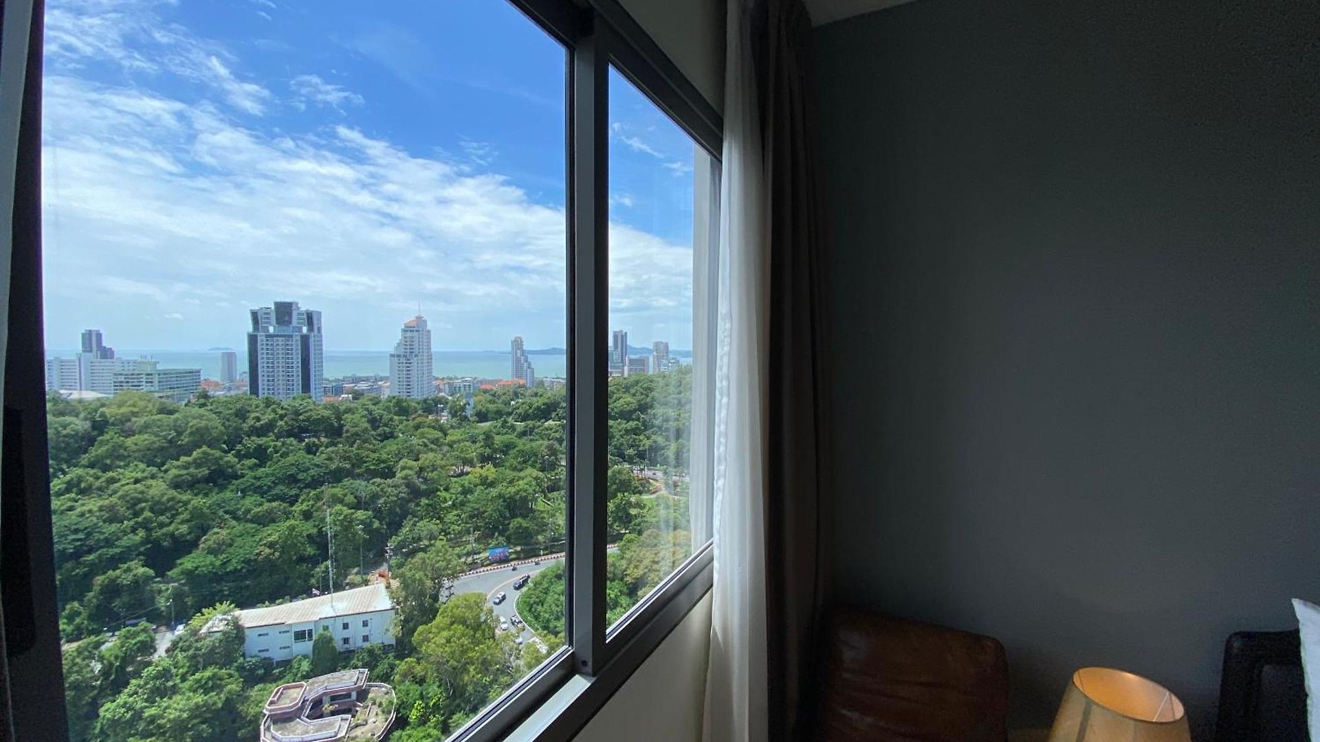 อพาร์ทเม้น Unix Near Walking Street Sea View Pattaya