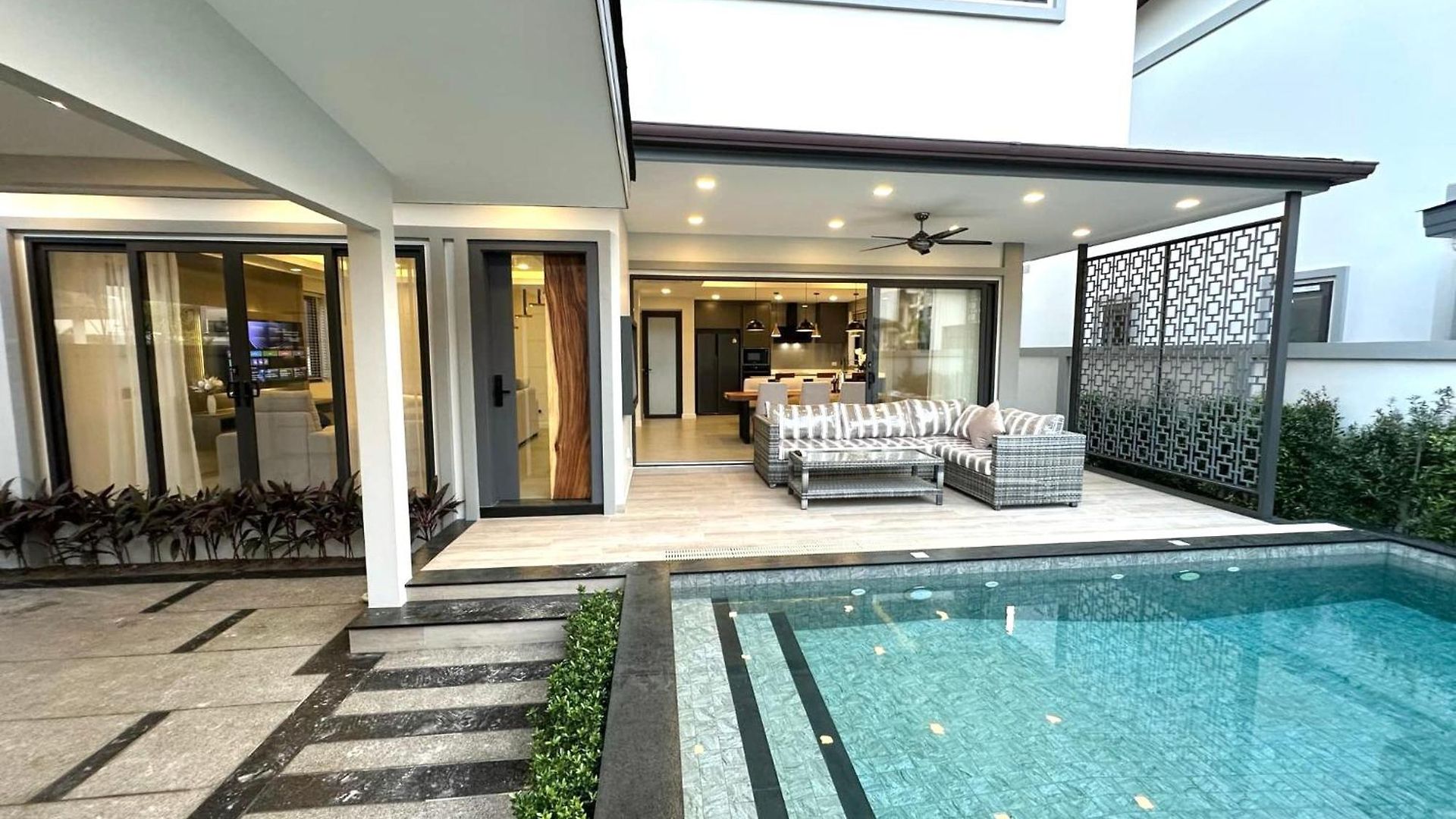 วิลล่า Zensiri Brand New Luxury Pool