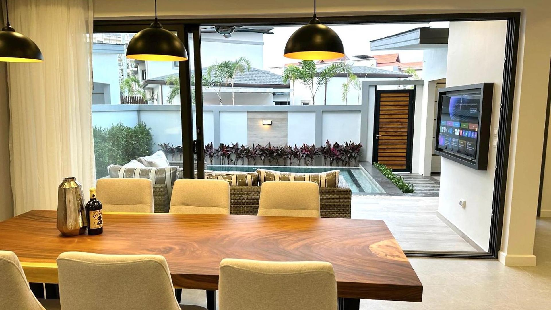 Zensiri Brand New Luxury Pool วิลล่า