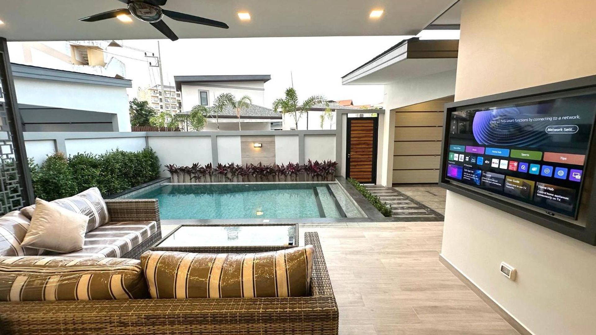 วิลล่า Zensiri Brand New Luxury Pool *