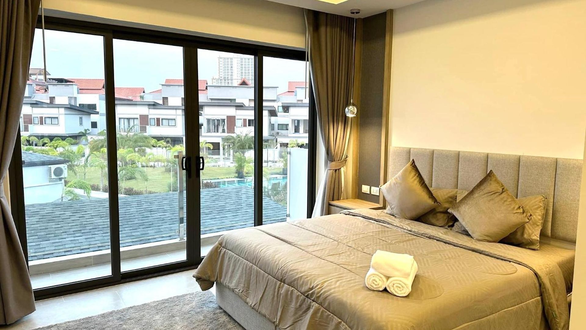 Zensiri Brand New Luxury Pool วิลล่า