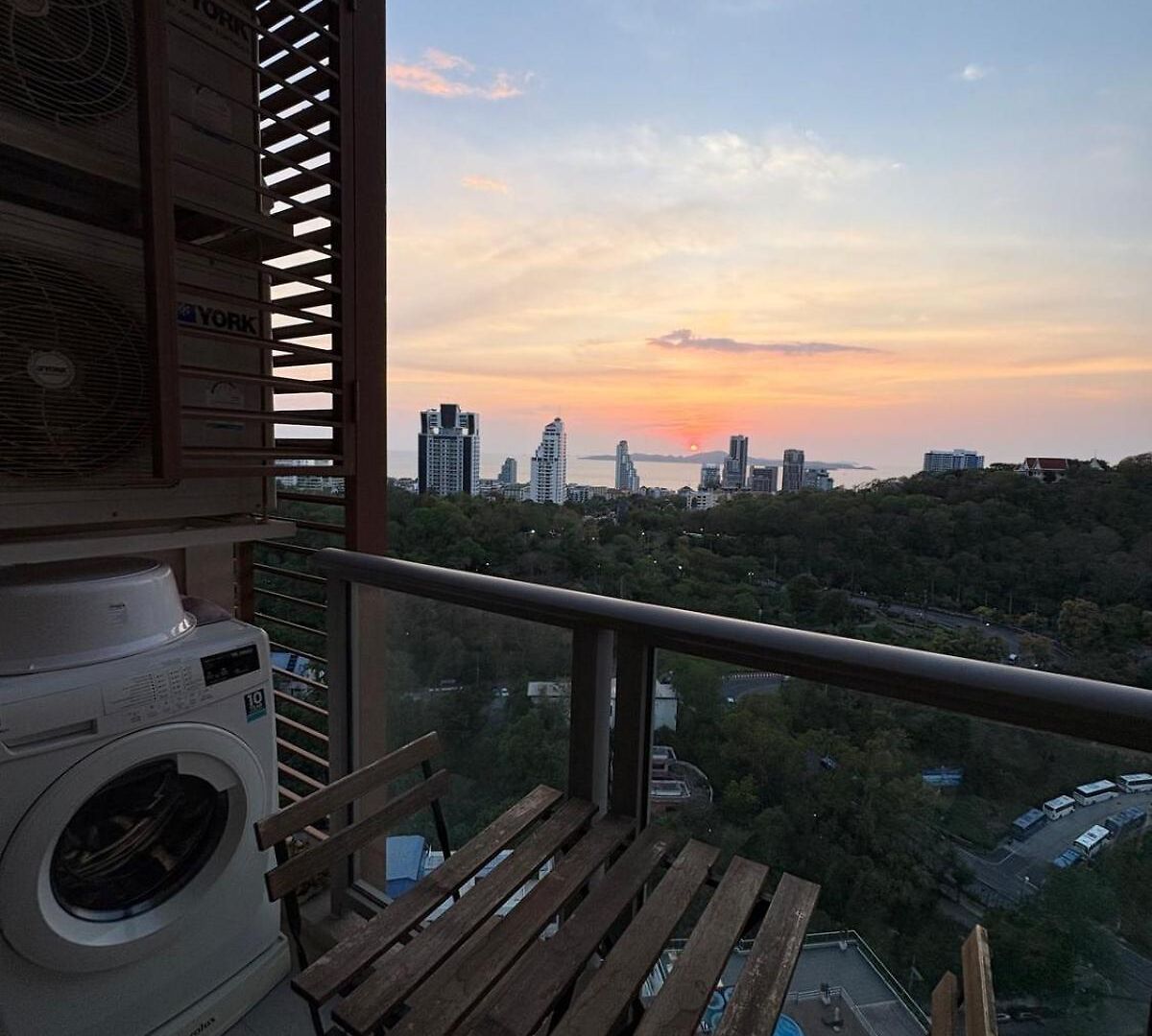 อพาร์ทเม้น Unixx Sea View High Floor 1br Pattaya