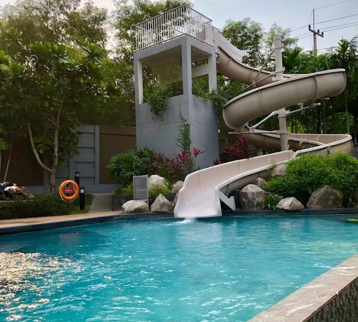 Unixx Sea View High Floor 1br