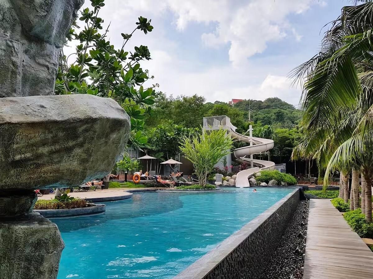 อพาร์ทเม้น Unixx Sea View High Floor 1br *