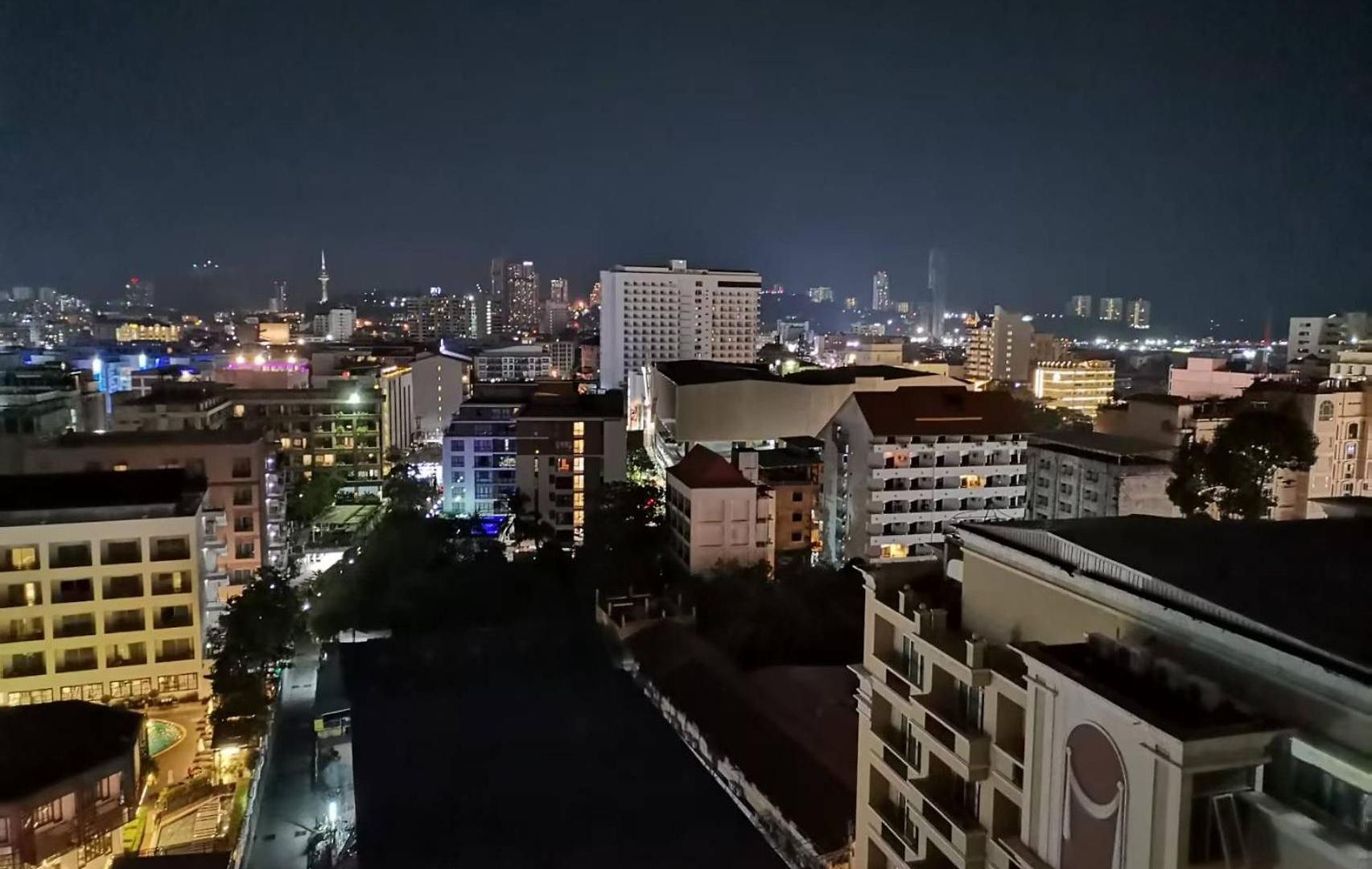The Base In Downtown Apartment *