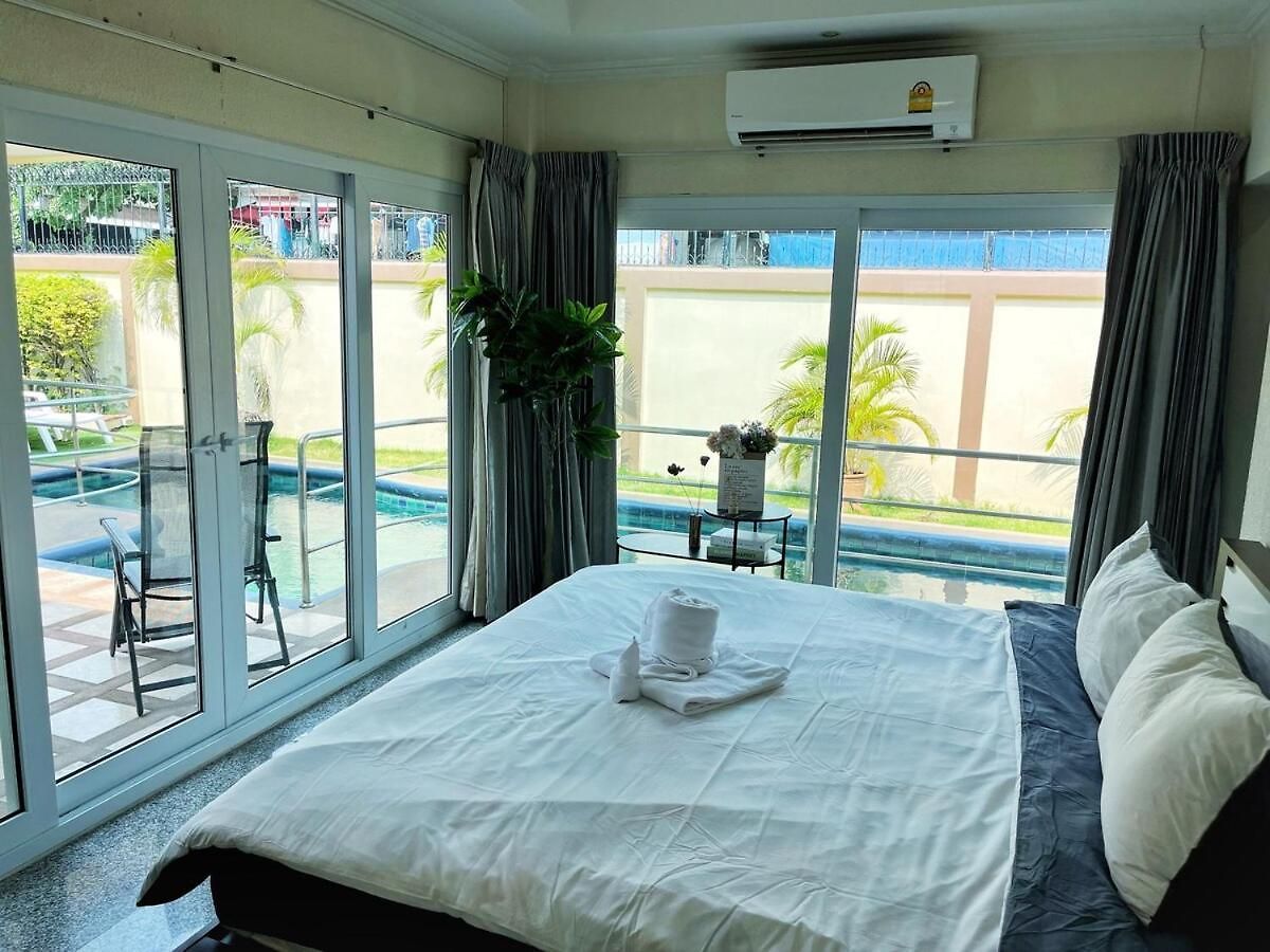 วันหยุดที่บ้าน 2 Bedroom With Private Swimming Pool And Jacuzzi 350m From Pattaya