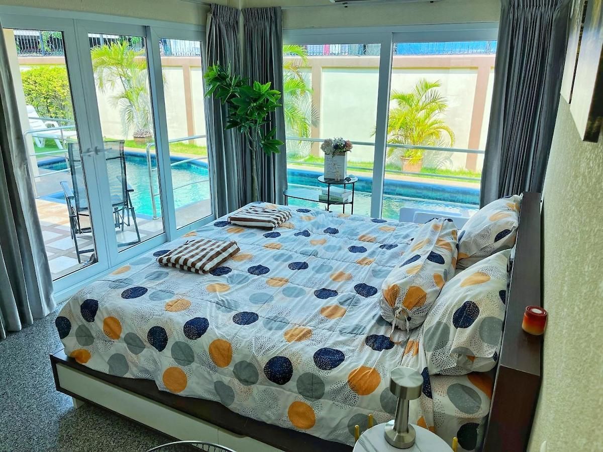 2 Bedroom With Private Swimming Pool And Jacuzzi 350m From Pattaya