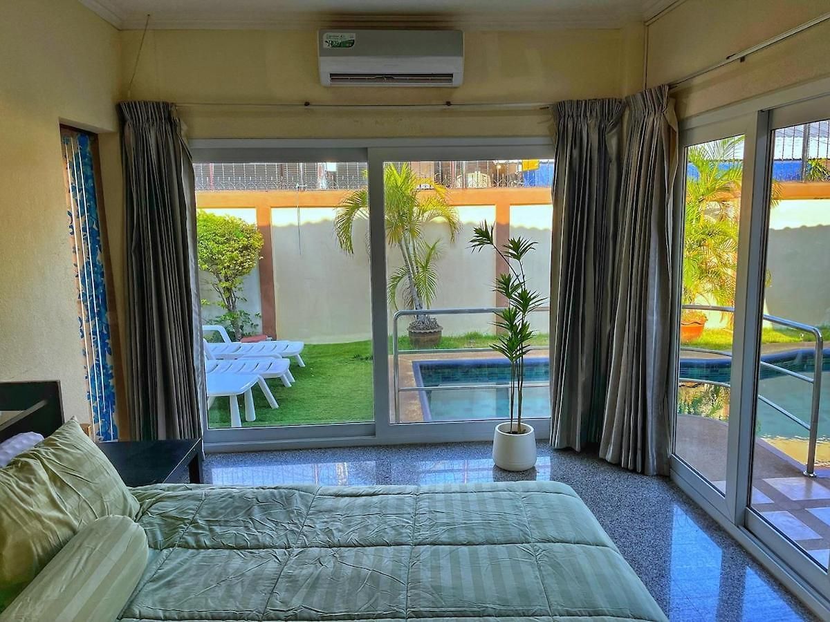 2 Bedroom With Private Swimming Pool And Jacuzzi 350m From วันหยุดที่บ้าน Pattaya