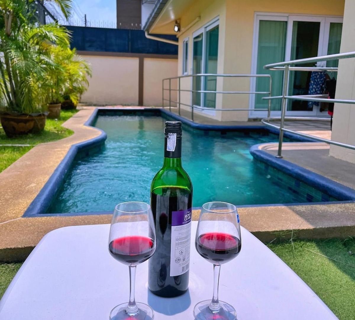 วันหยุดที่บ้าน 2 Bedroom With Private Swimming Pool And Jacuzzi 350m From