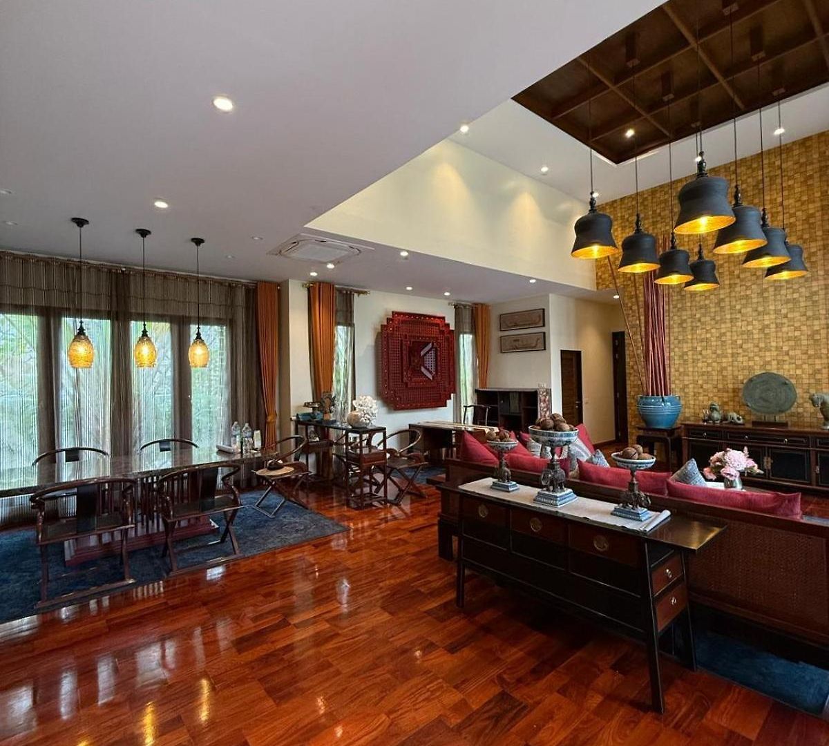 วิลล่า Luxury Luxury Seven Stars Pattaya