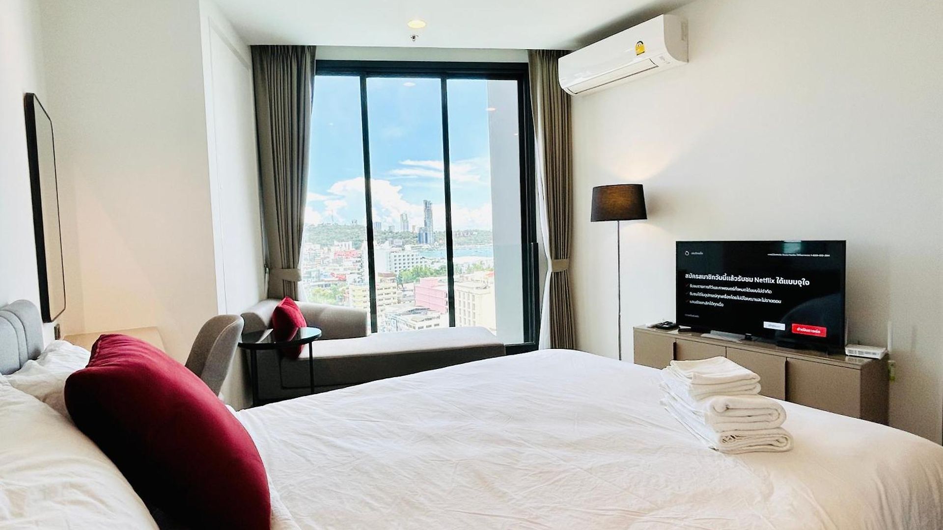 อพาร์ทเม้น Edge Sea View *