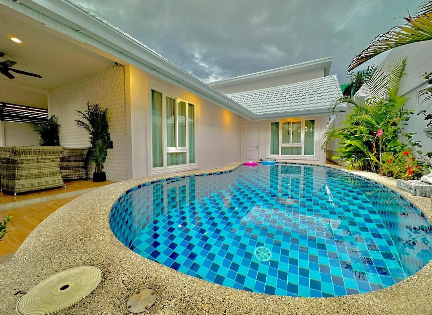 วิลล่า Tagvilla Suksabai In - 04 Bedroom Pattaya
