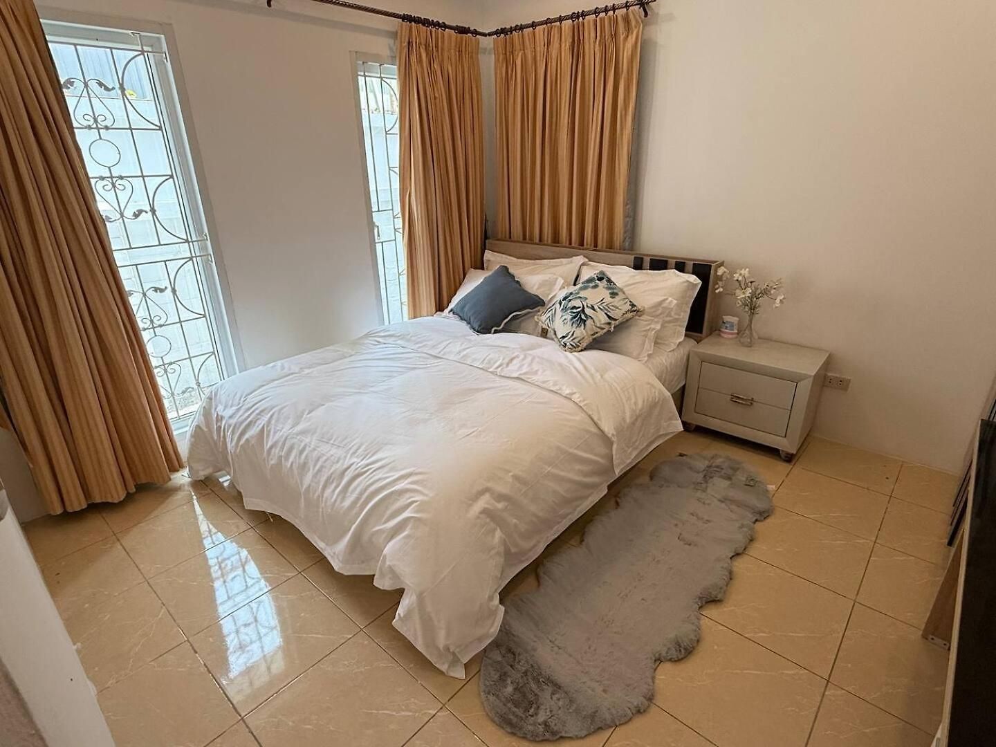 Long Warmth Pool Villa Pattaya