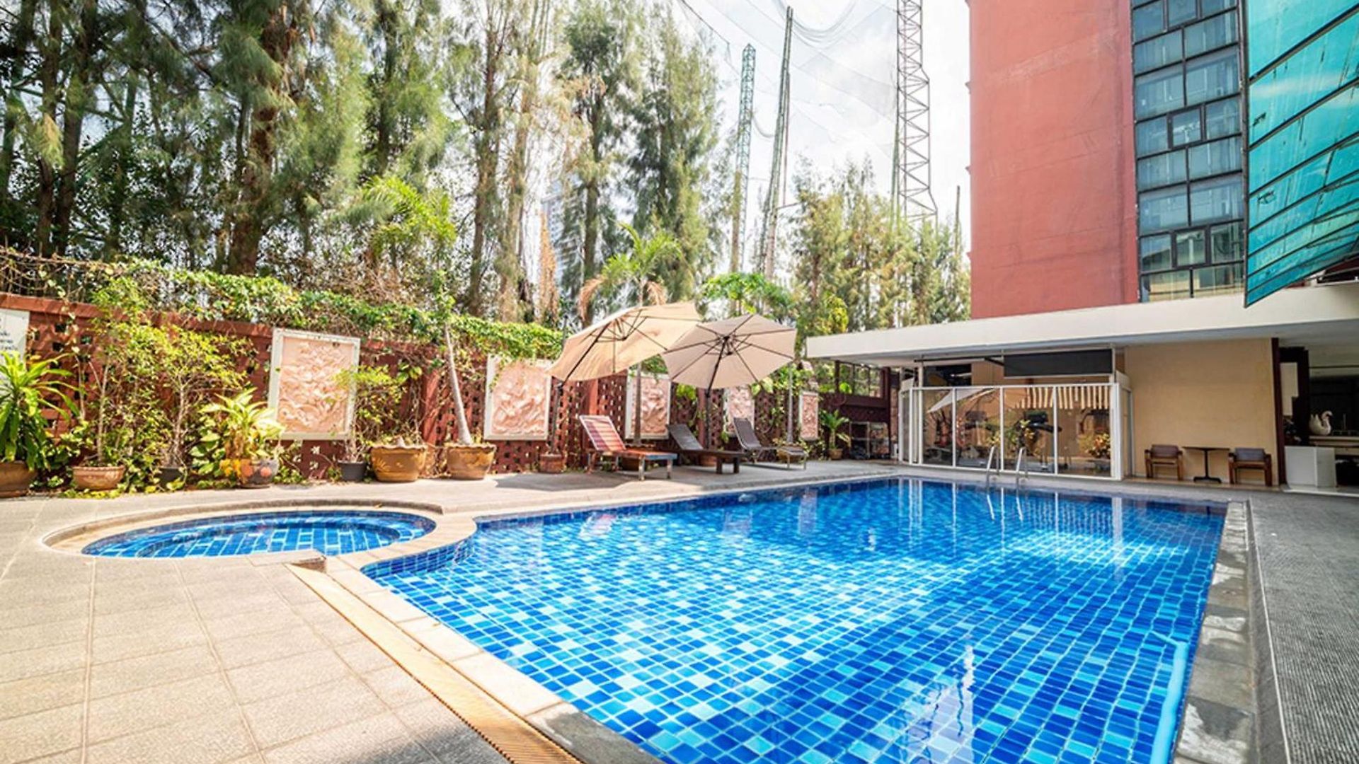 Dancenter Luxury Underwater World Pattaya