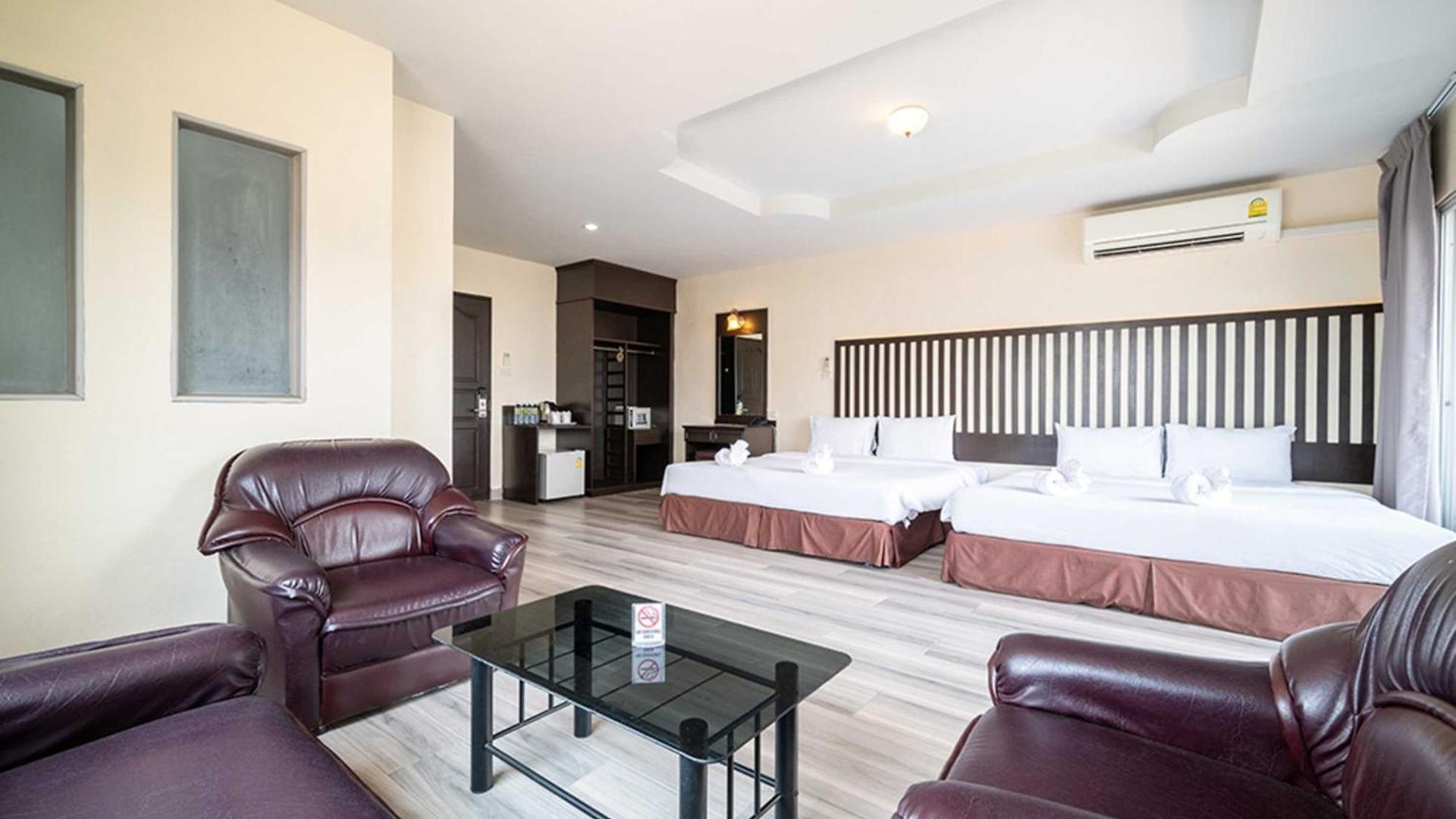 Dancenter Luxury Underwater World Pattaya