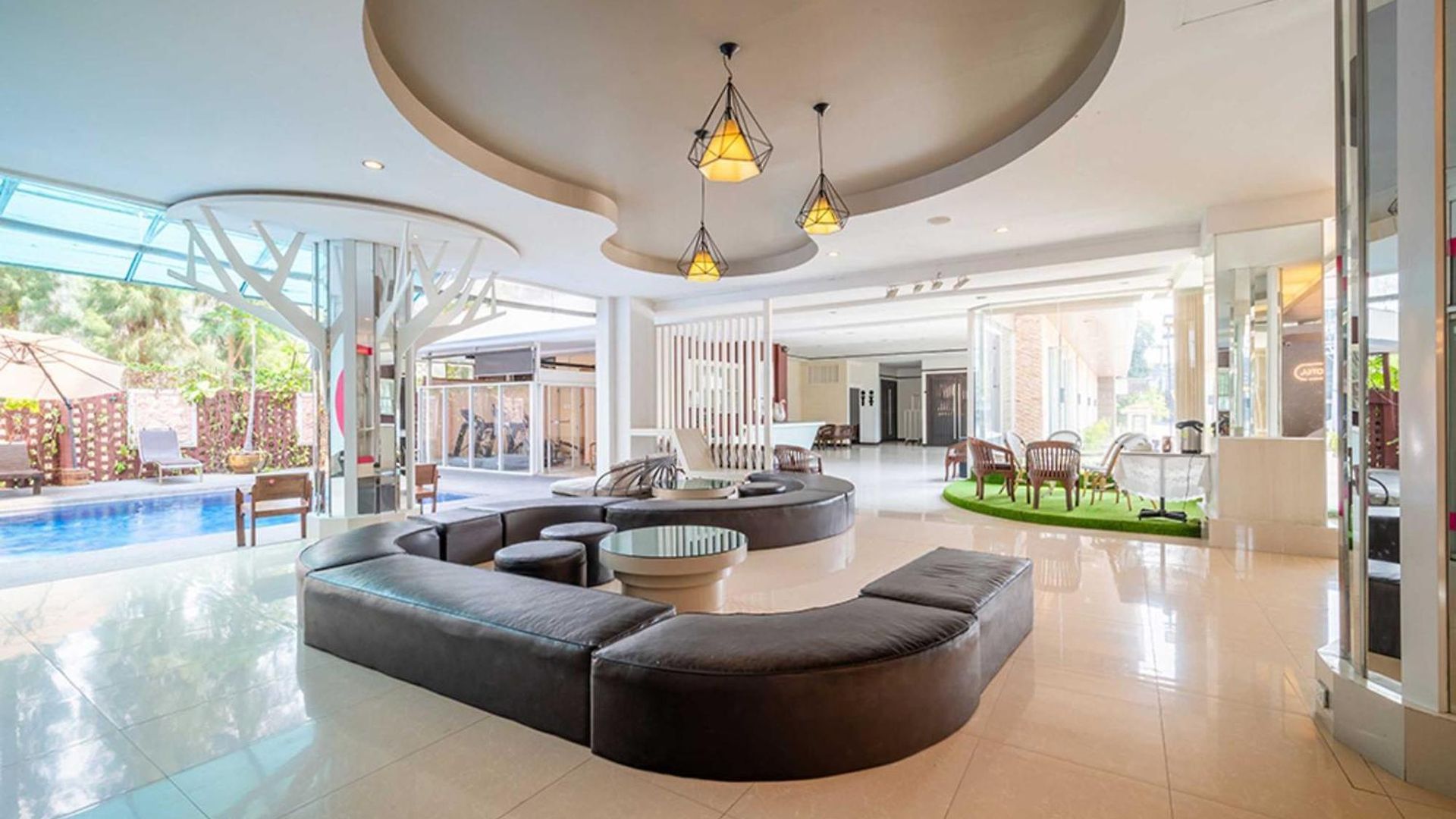 Dancenter Luxury Underwater World โรงแรม 5*
