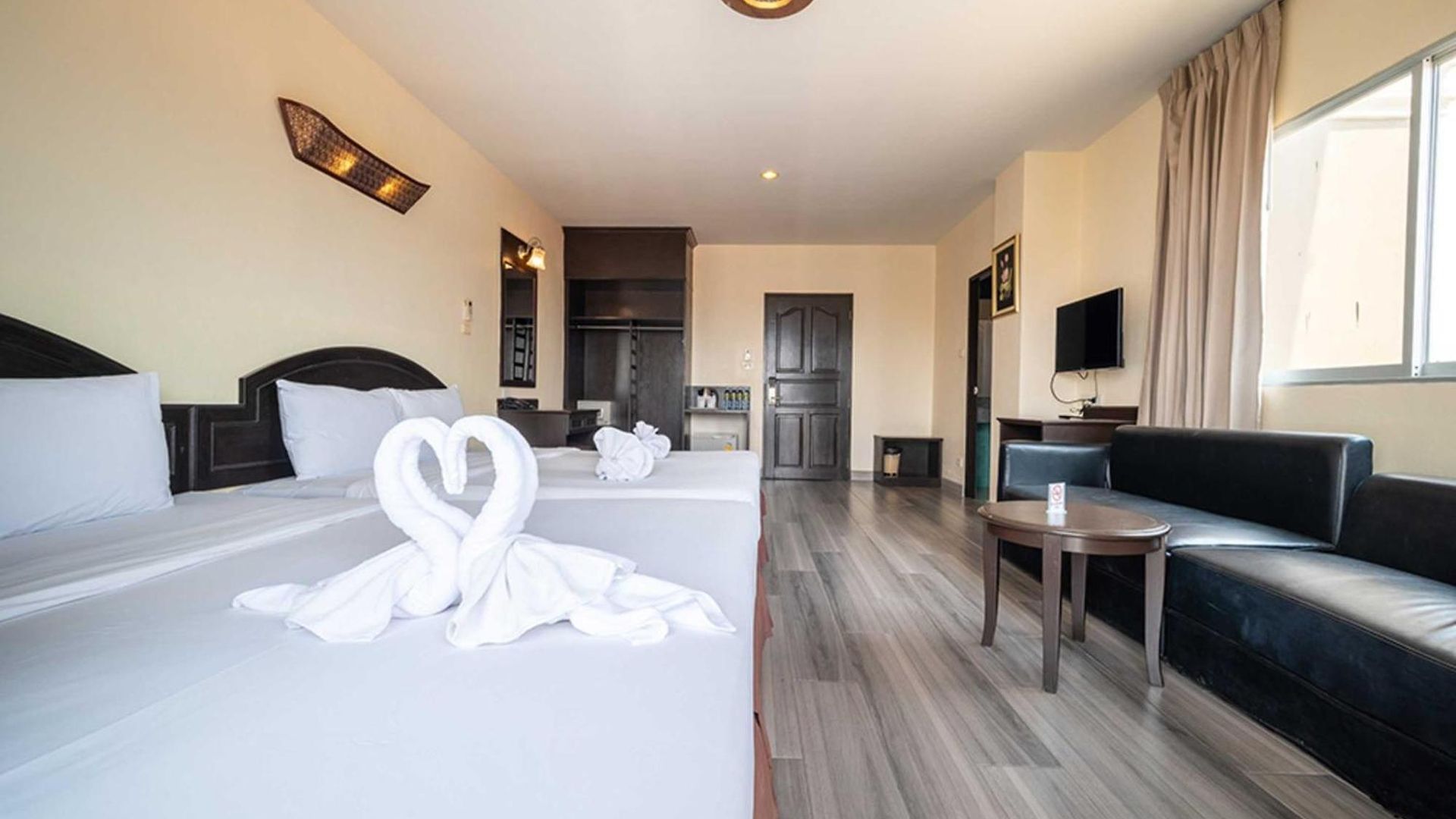 Dancenter Luxury Underwater World โรงแรม Pattaya