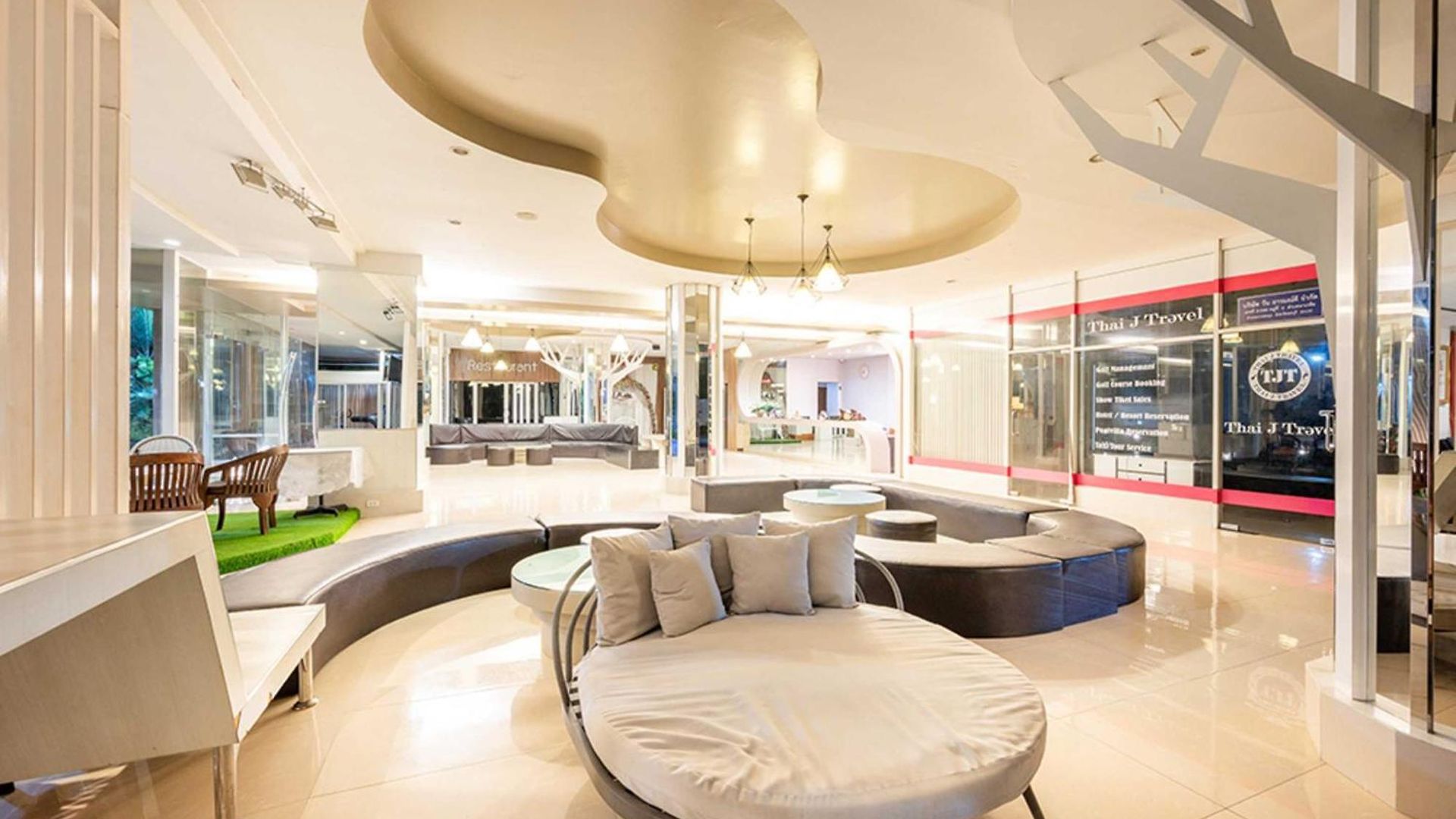 Dancenter Luxury Underwater World Pattaya