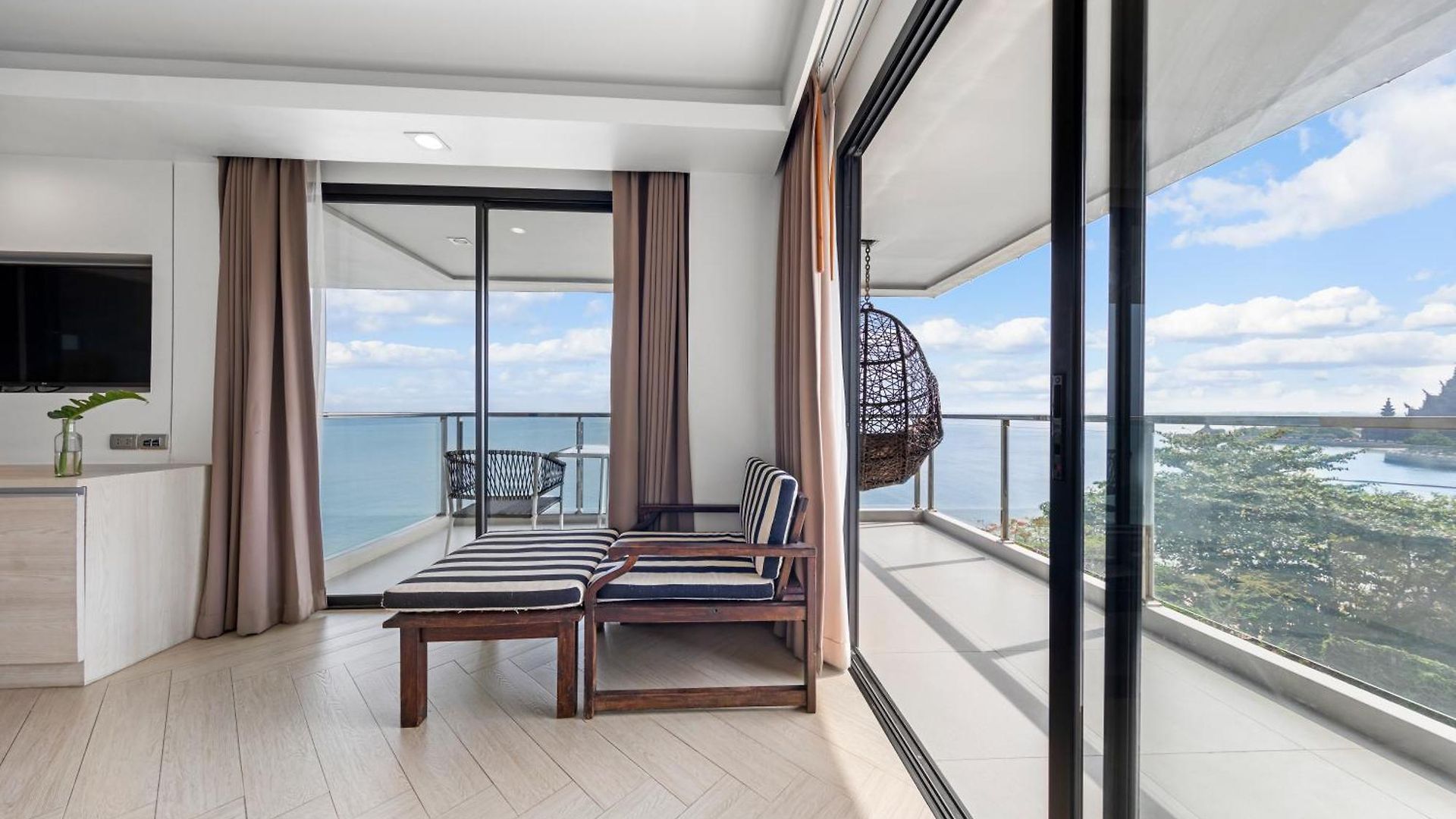 โกลเดน ทิวลิป พัทยา บีช รีสอร์ต โรงแรม Pattaya