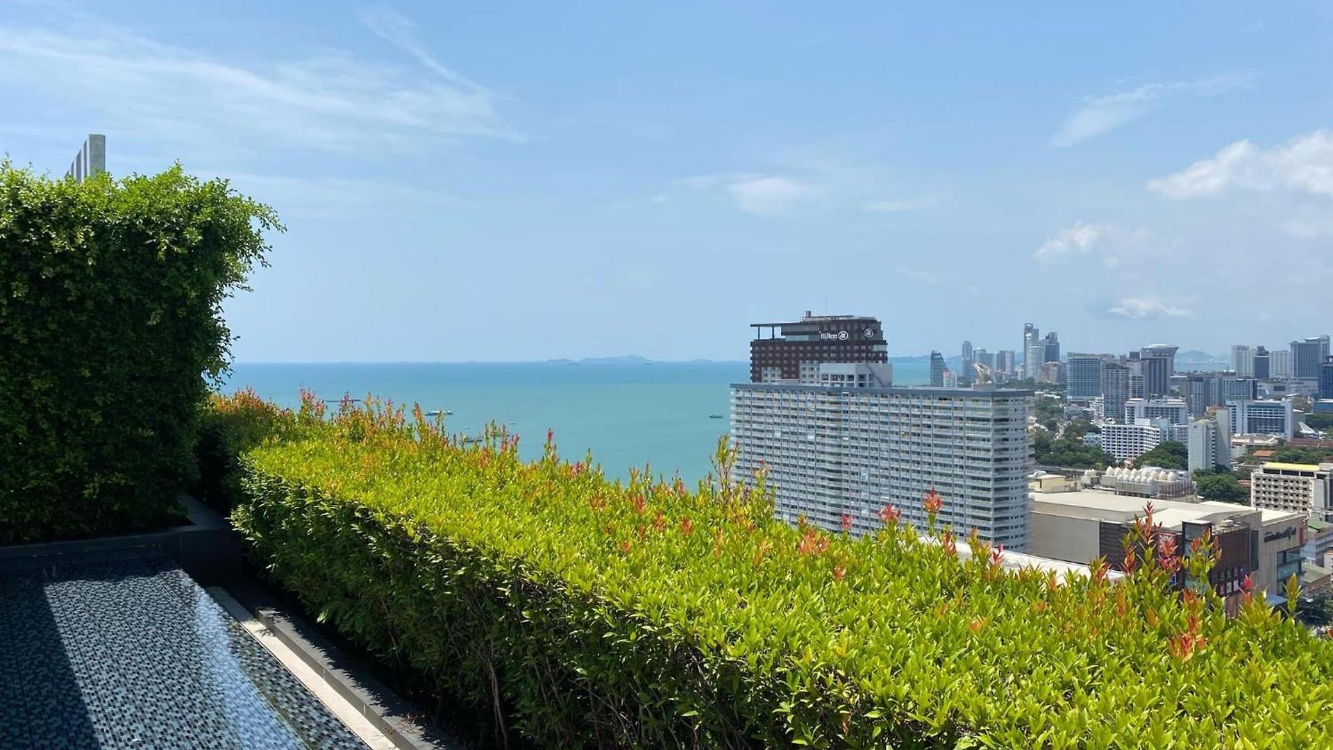 อพาร์ทเม้น The Base In Pattaya
