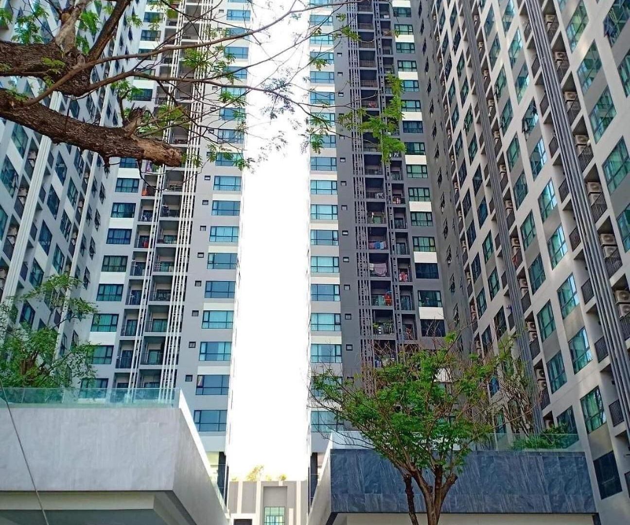 อพาร์ทเม้น The Base In