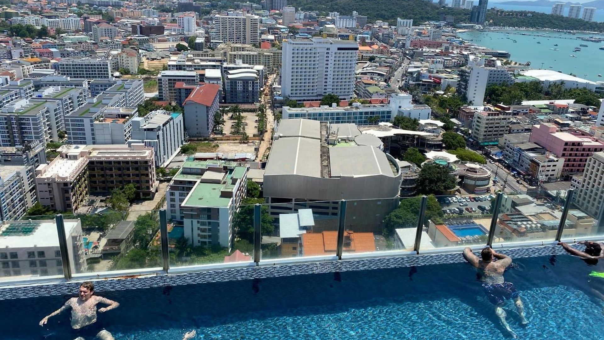 The Base In อพาร์ทเม้น