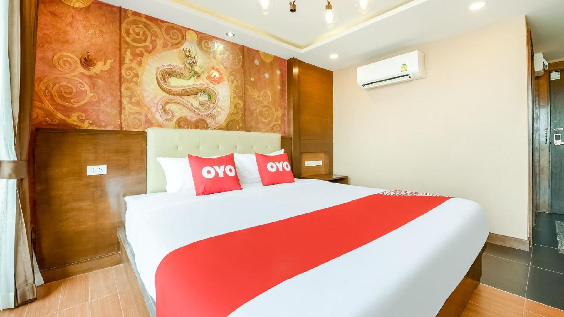 โรงแรม Oyo 458 Nakorn Siam Boutique 2*