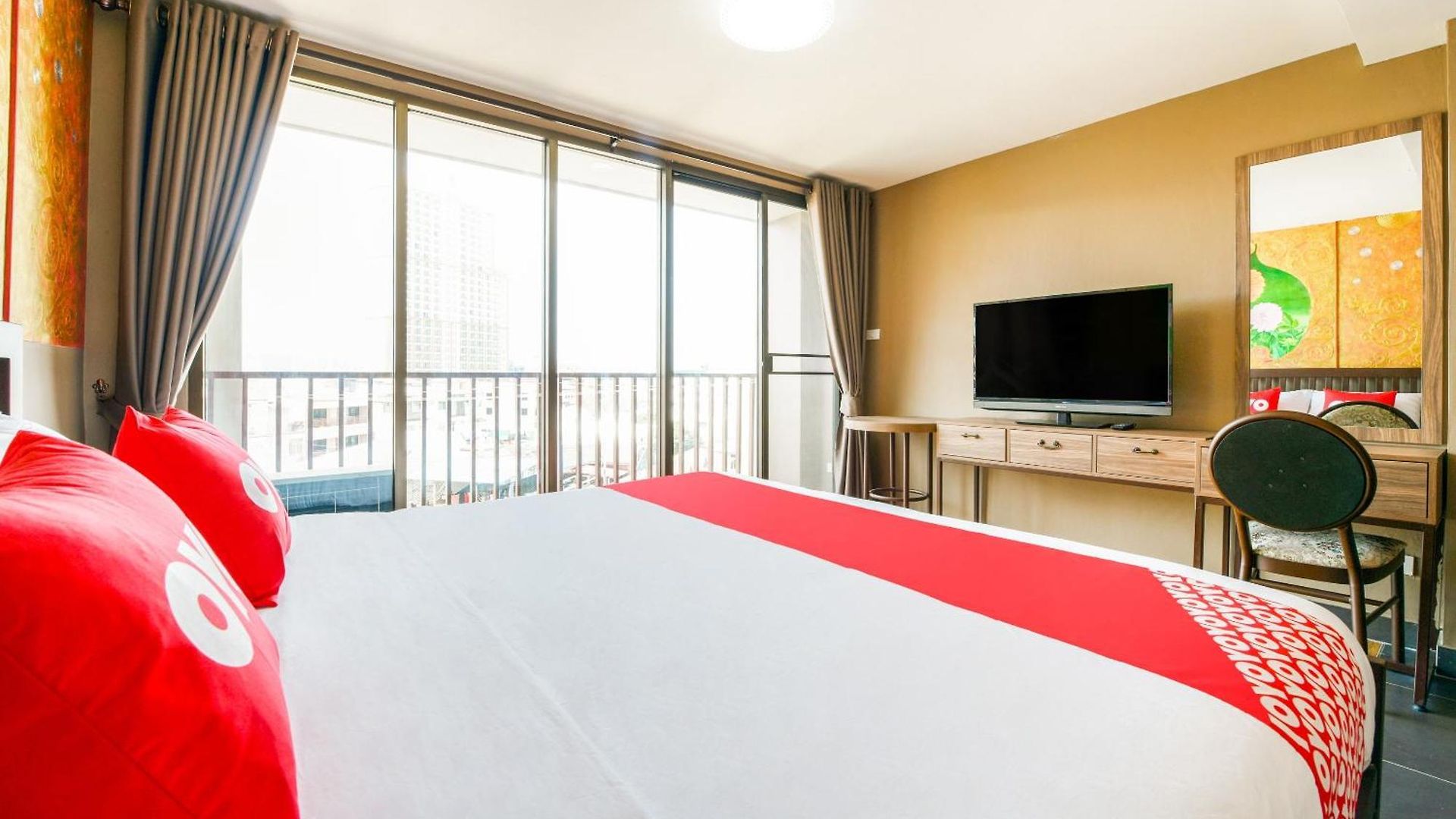 โรงแรม Oyo 458 Nakorn Siam Boutique 2*