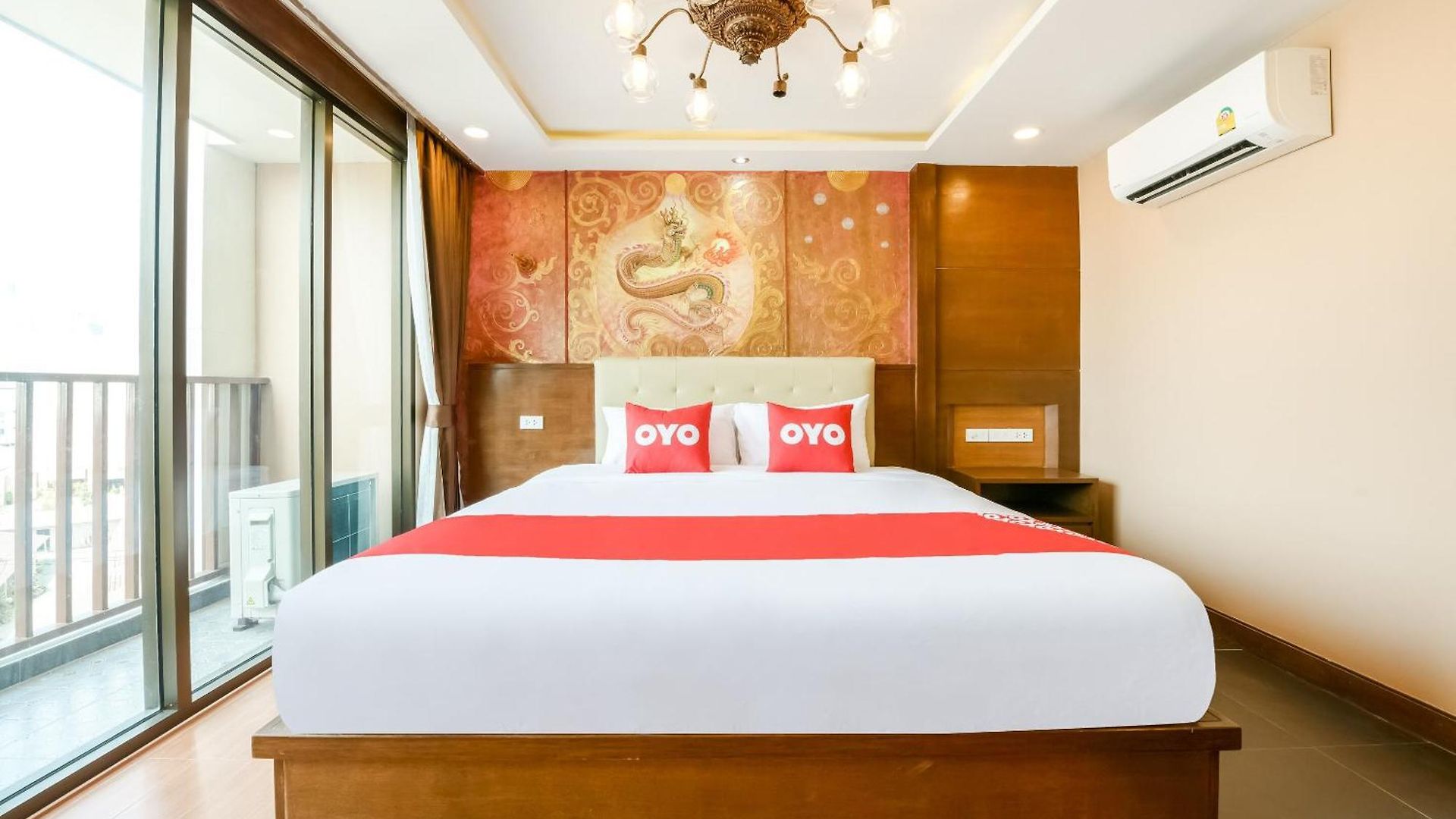 โรงแรม Oyo 458 Nakorn Siam Boutique 2*
