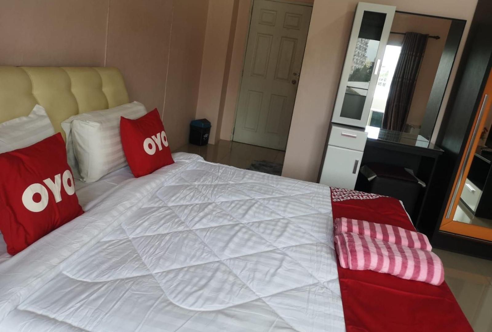 Oyo 75414 Kjs โรงแรม 2*