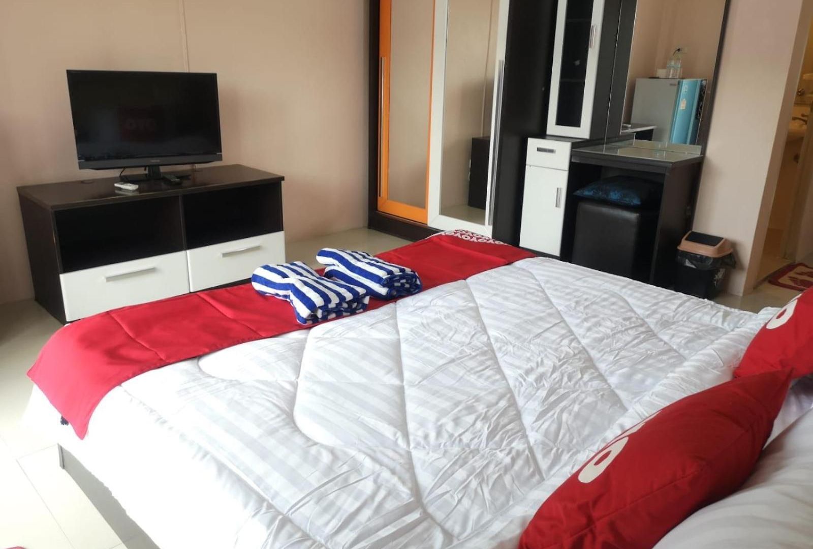 โรงแรม Oyo 75414 Kjs Pattaya