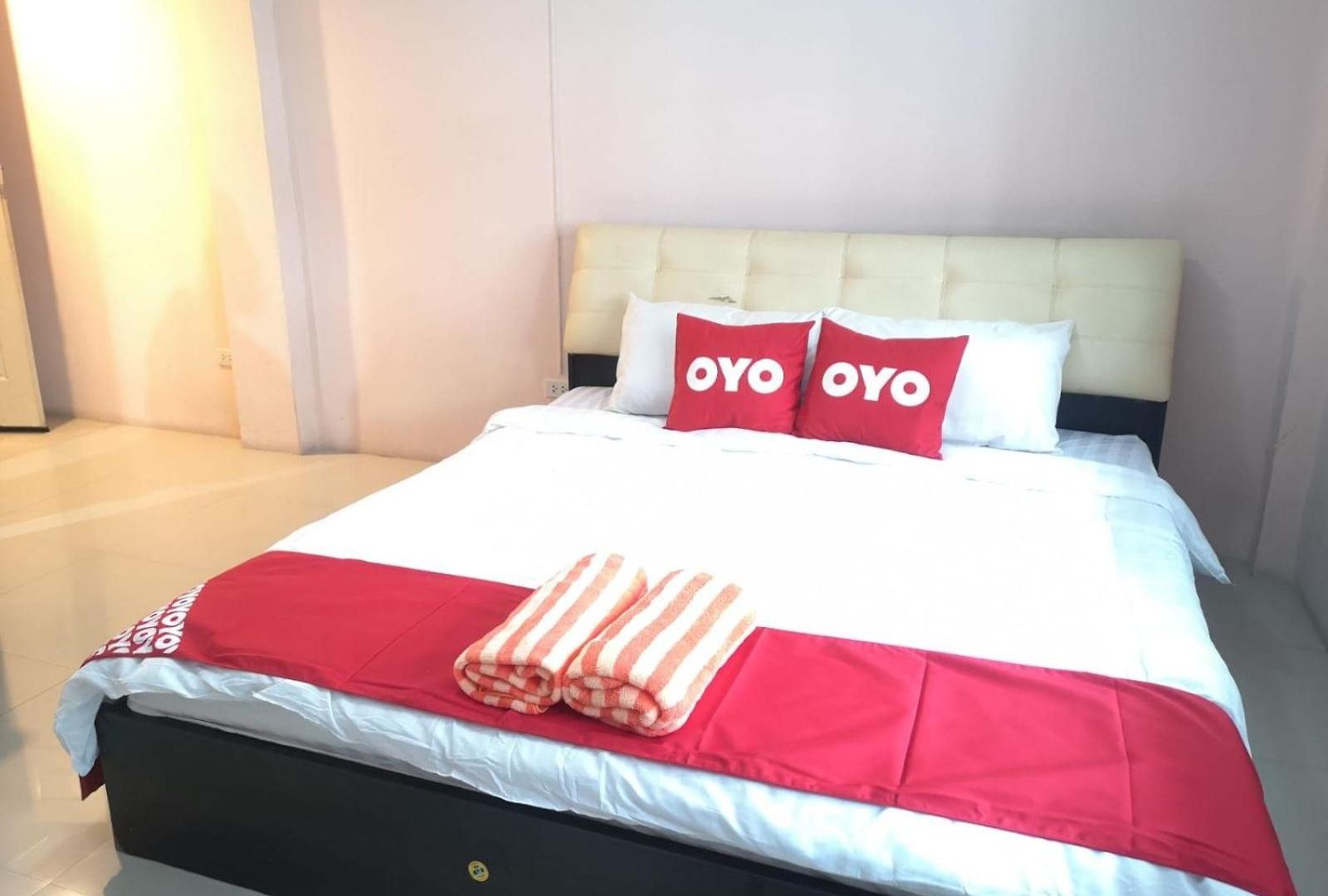โรงแรม Oyo 75414 Kjs