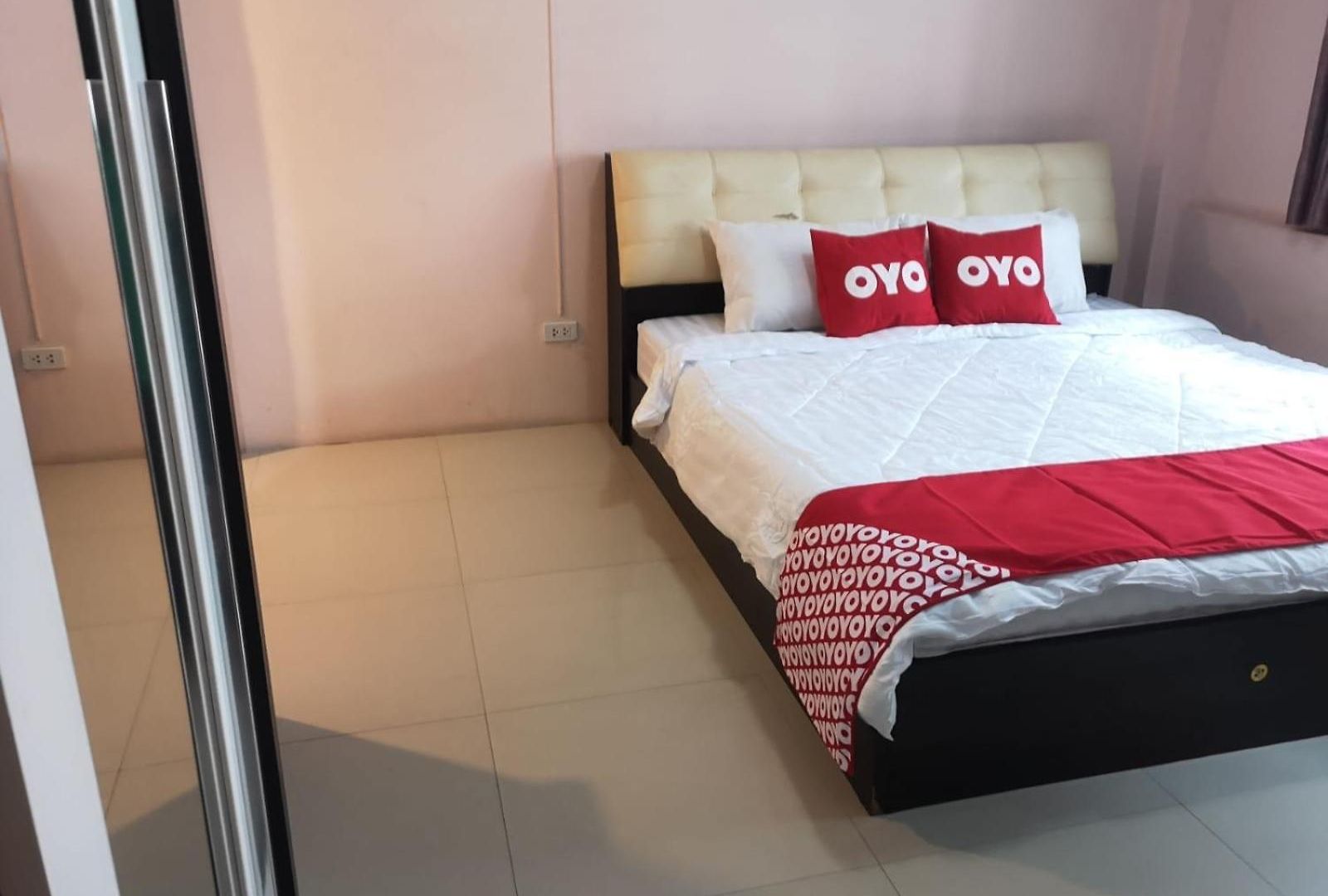 โรงแรม Oyo 75414 Kjs