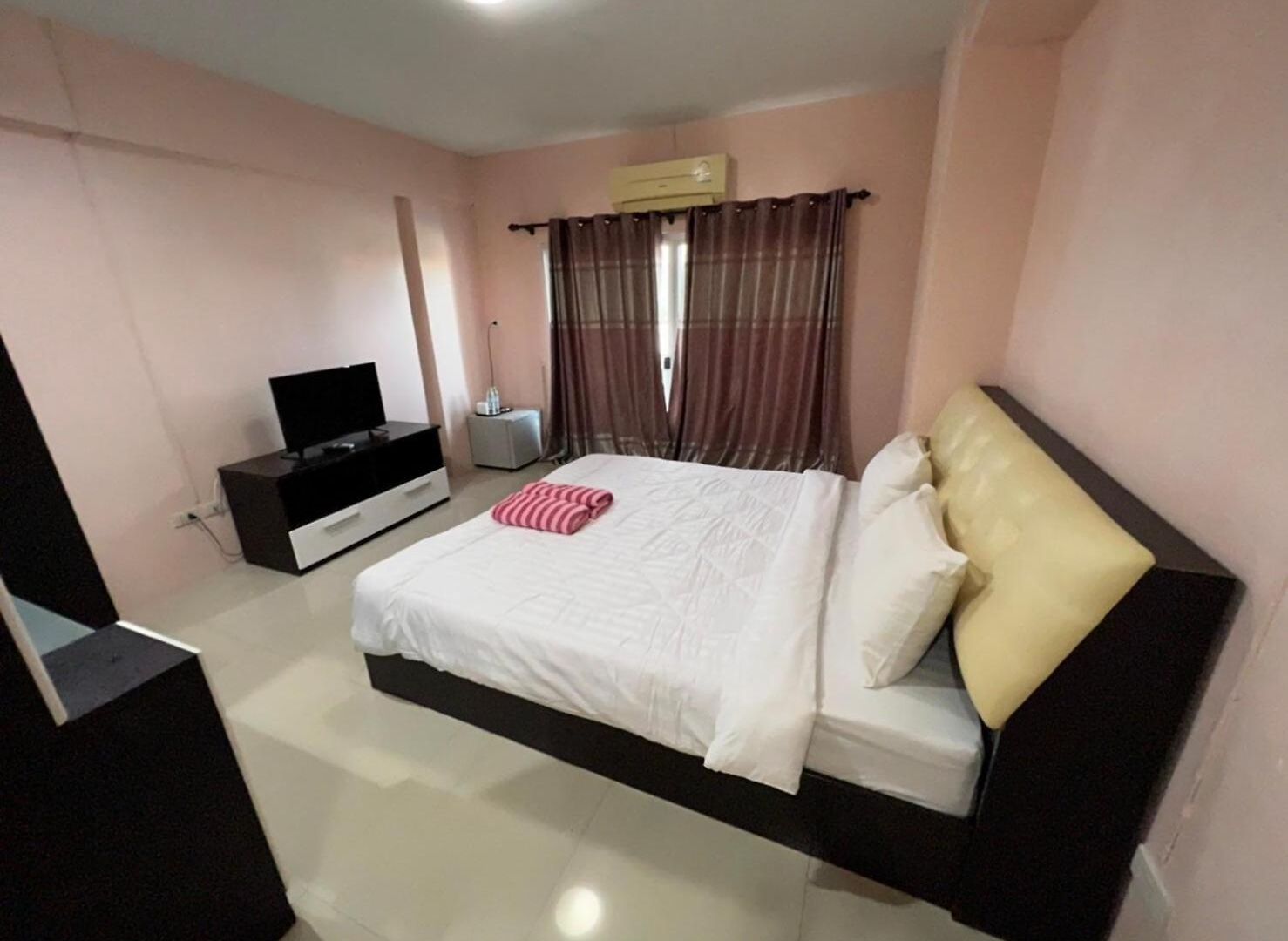Oyo 75414 Kjs โรงแรม 2*