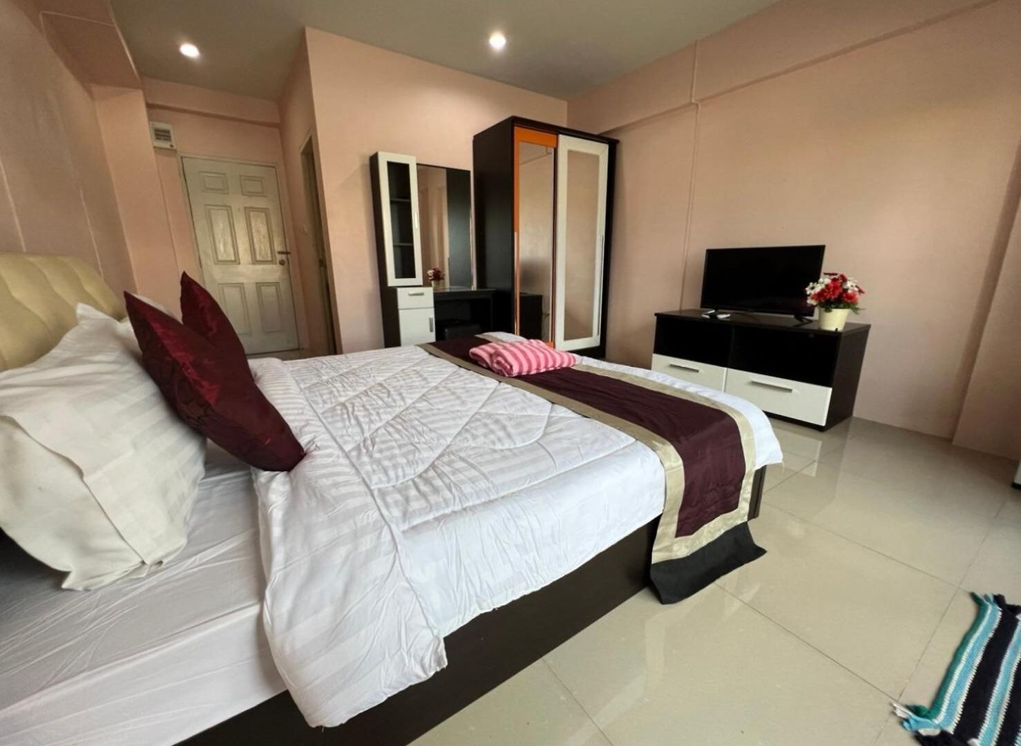 Oyo 75414 Kjs โรงแรม Pattaya