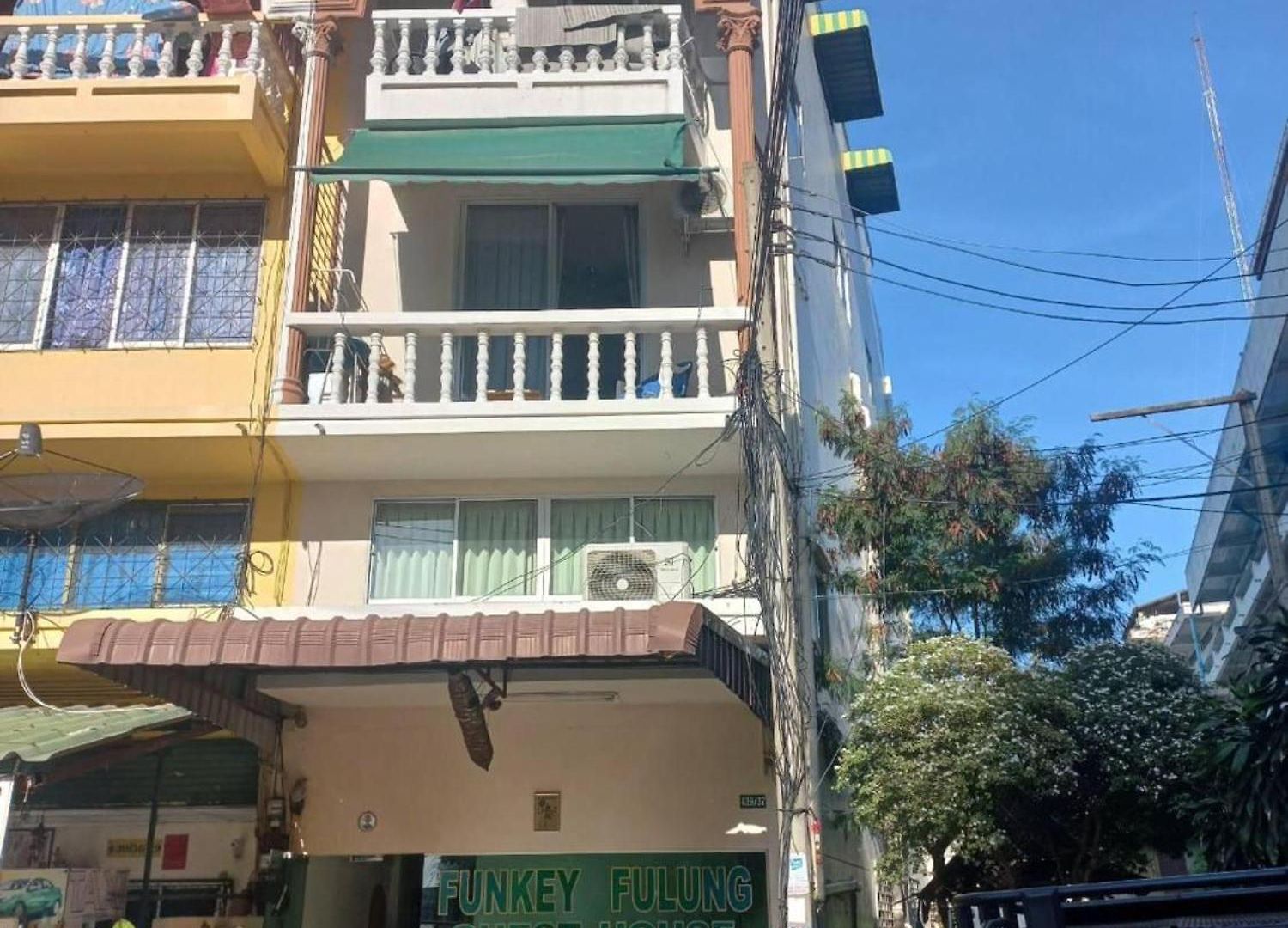 โรงแรม Oyo 75474 Funkey Fulung Andy & Tan 2*